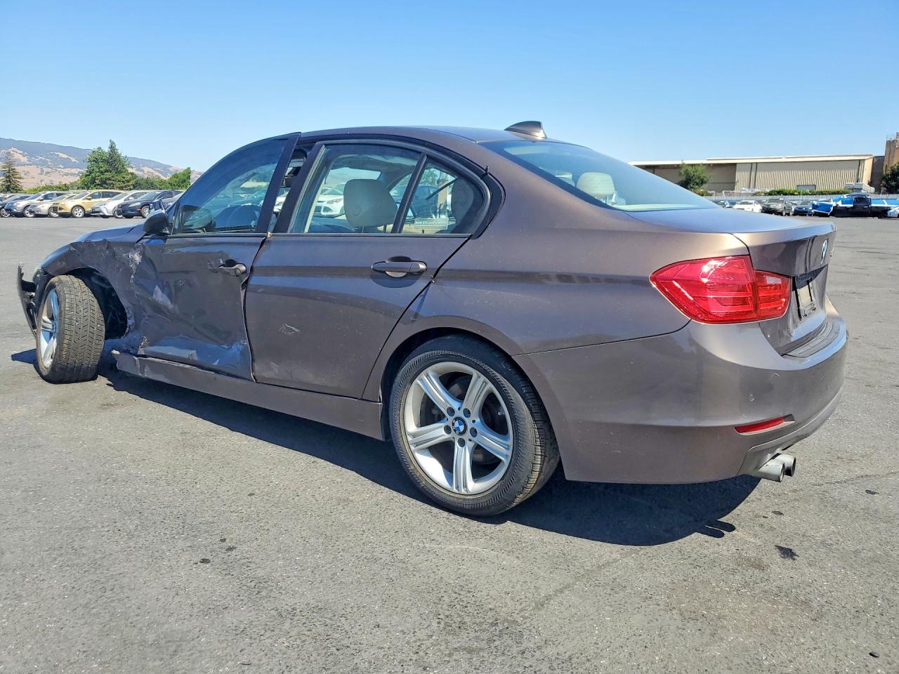 2013 Bmw 328 I Коричневый vin: WBA3A5C56DF352806