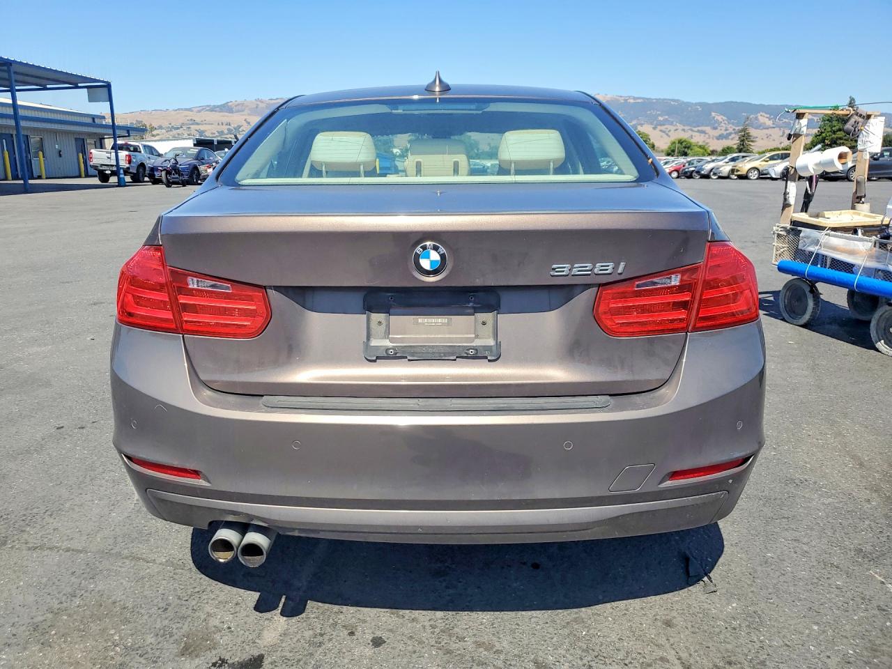 2013 Bmw 328 I Коричневый vin: WBA3A5C56DF352806