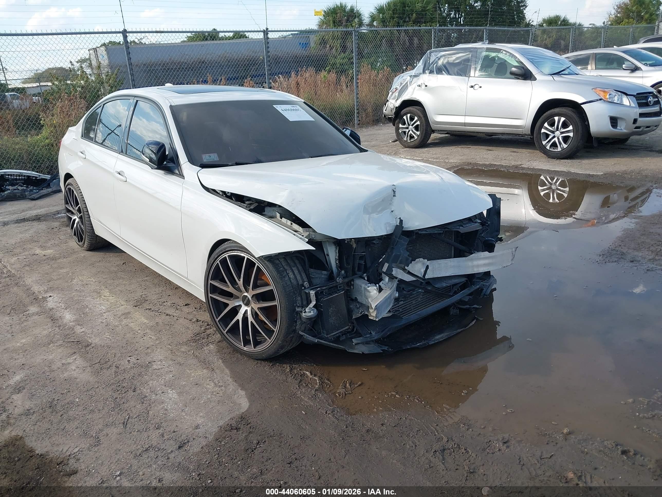 2013 Bmw 328i Белый vin: WBA3A5C59DF355392