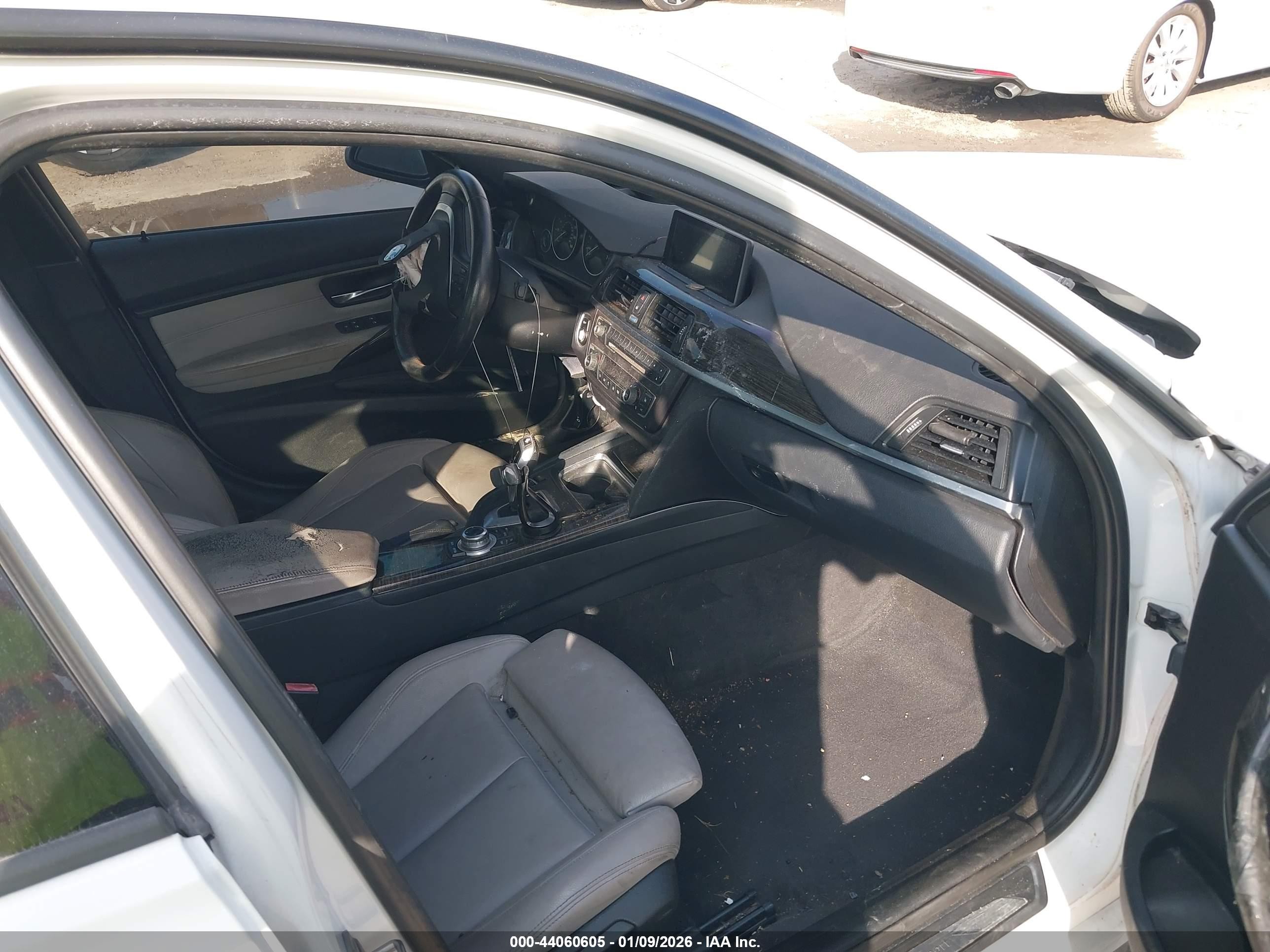 2013 Bmw 328i Белый vin: WBA3A5C59DF355392