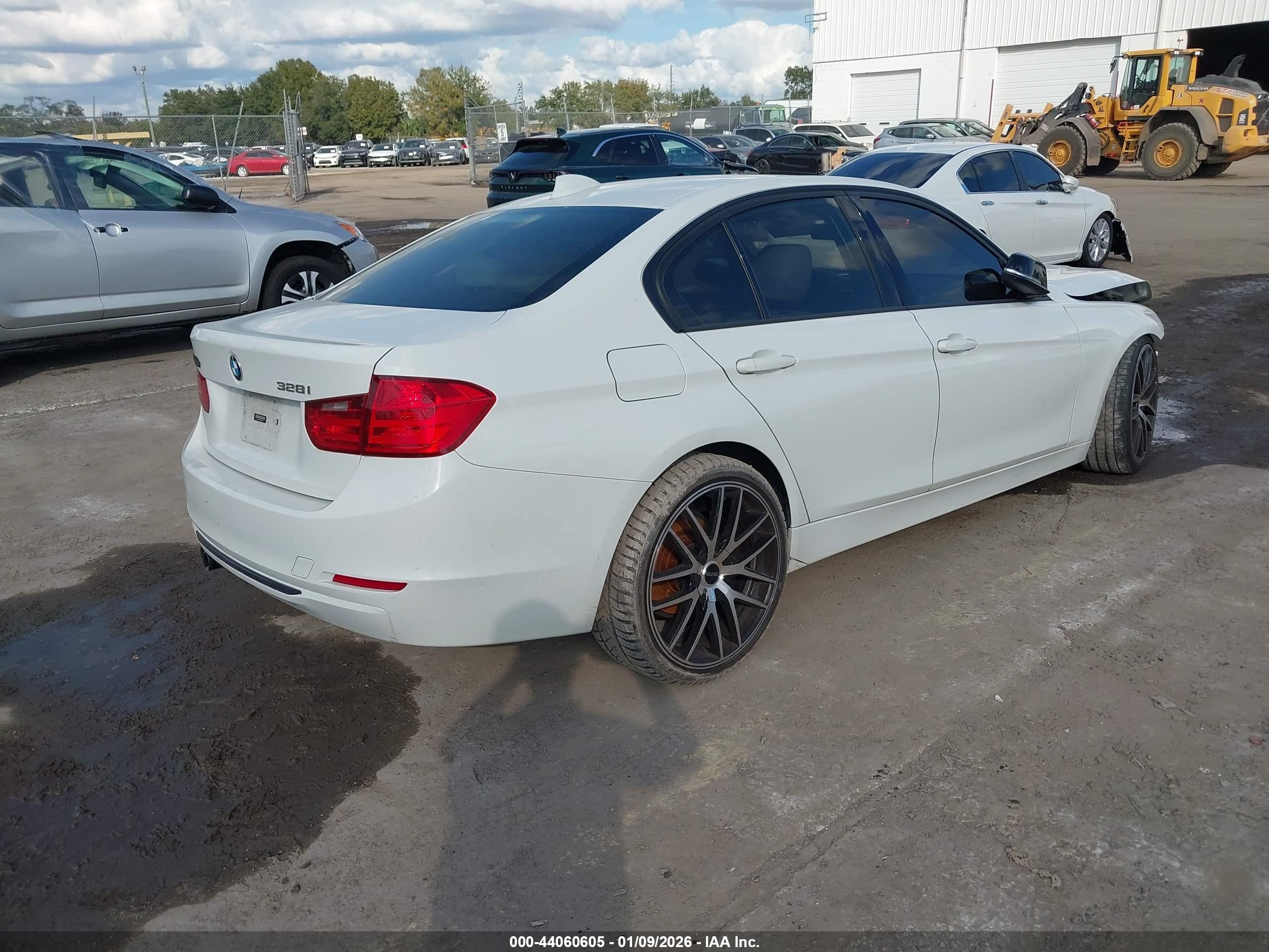 2013 Bmw 328i Белый vin: WBA3A5C59DF355392
