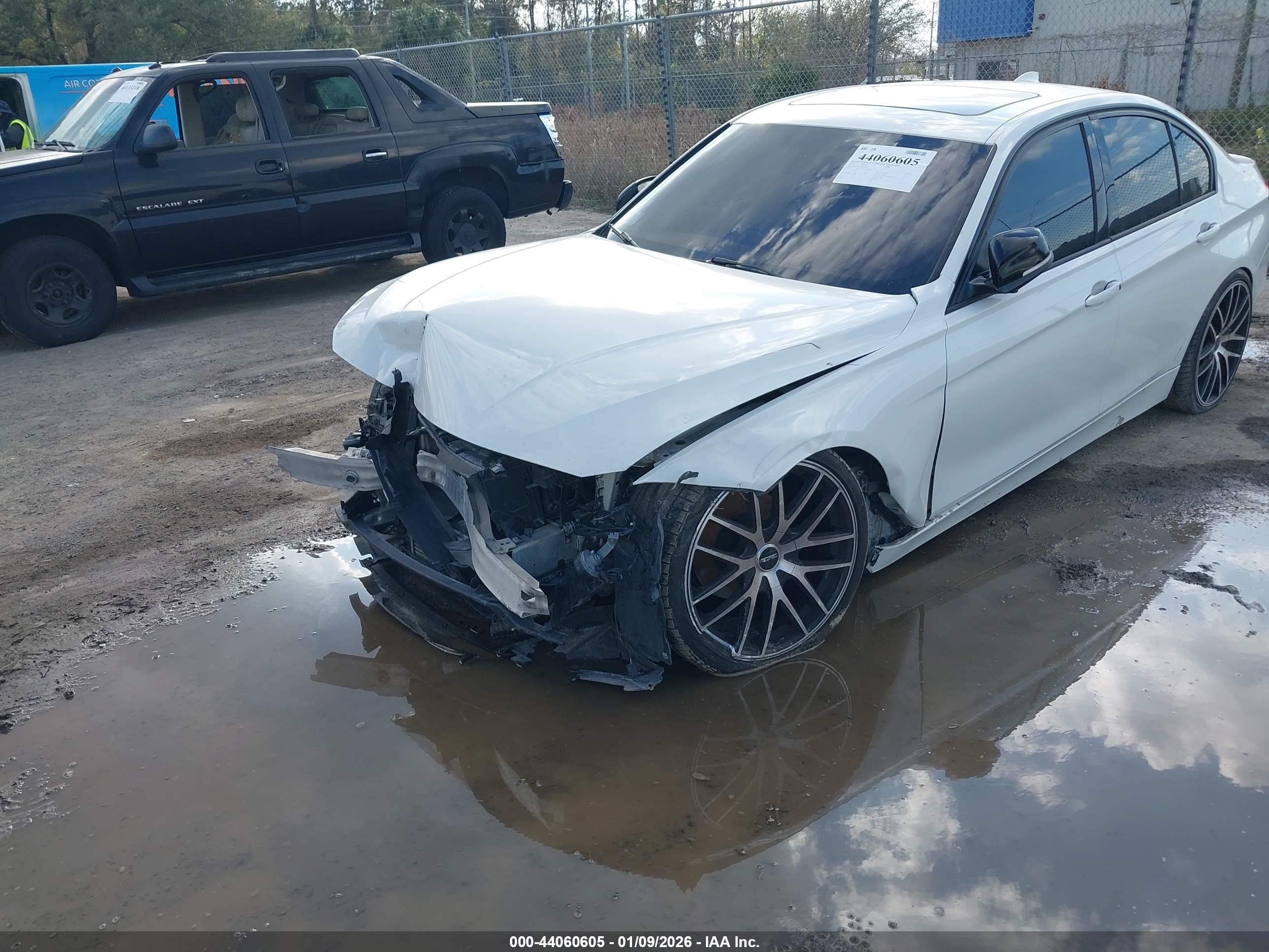 2013 Bmw 328i Белый vin: WBA3A5C59DF355392