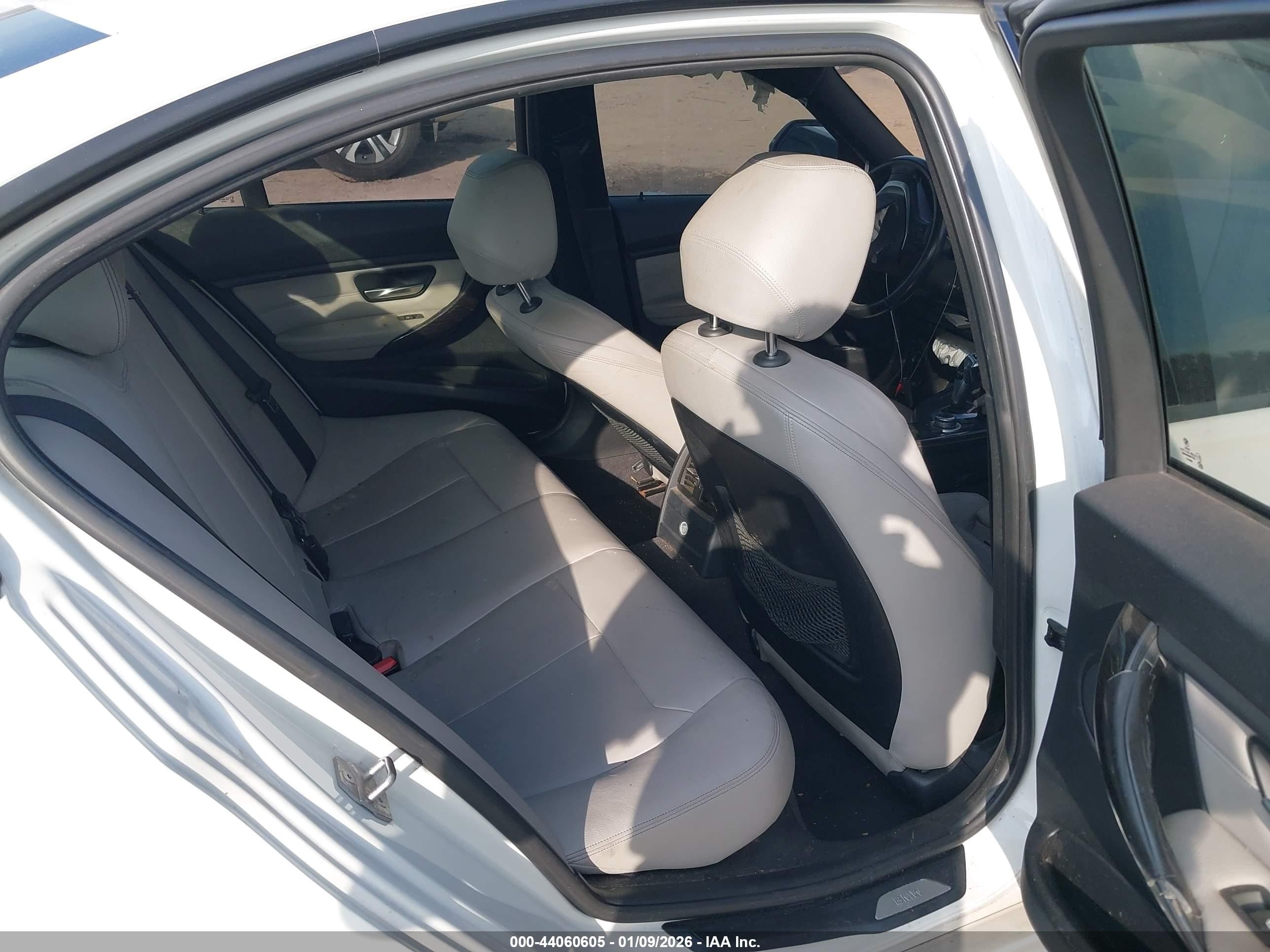 2013 Bmw 328i Белый vin: WBA3A5C59DF355392