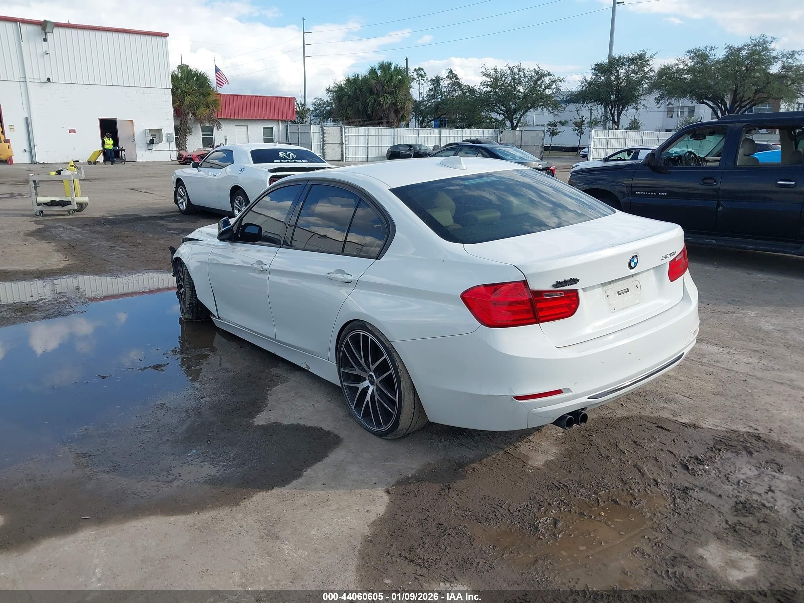 2013 Bmw 328i Белый vin: WBA3A5C59DF355392
