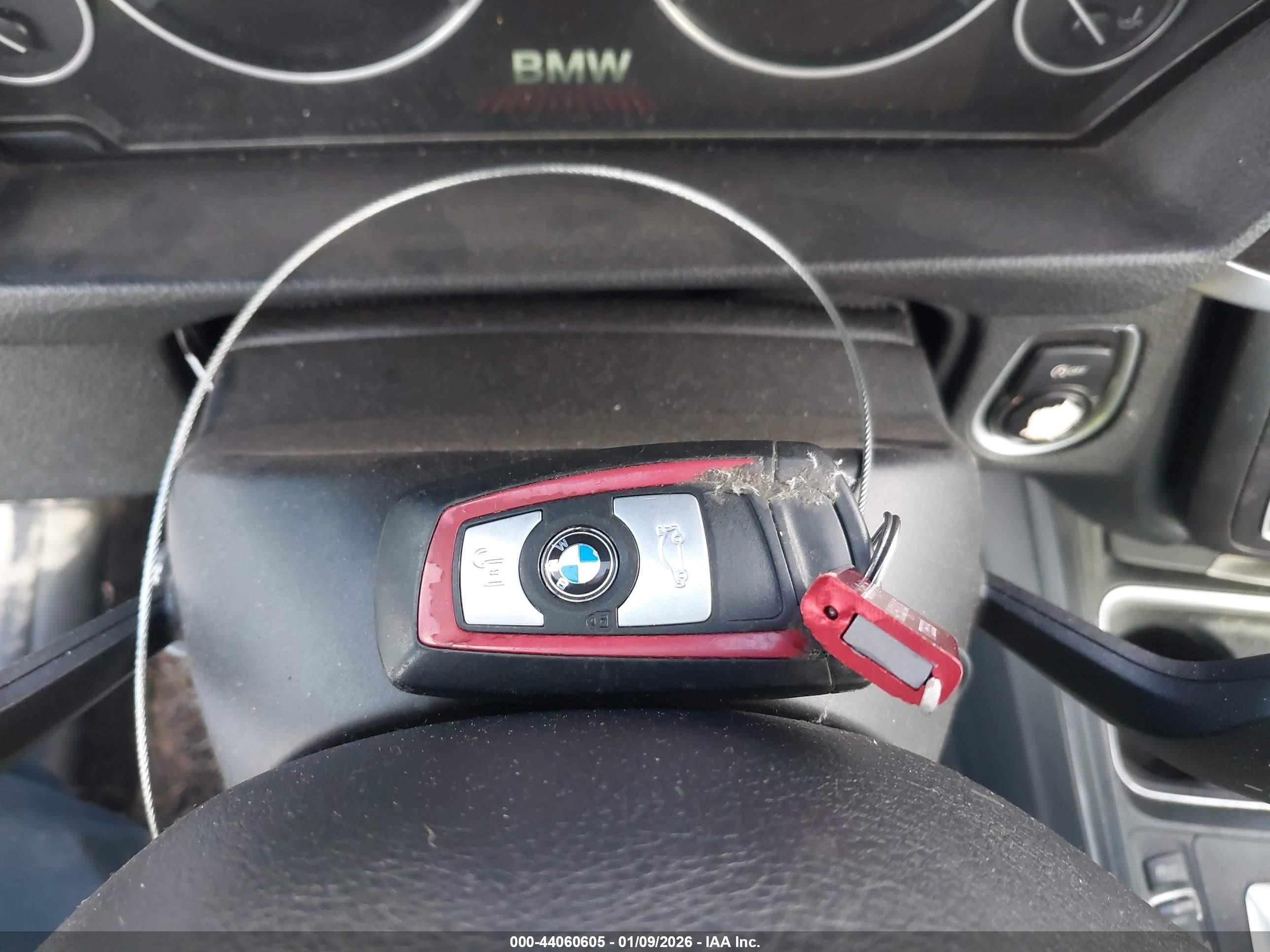2013 Bmw 328i Белый vin: WBA3A5C59DF355392