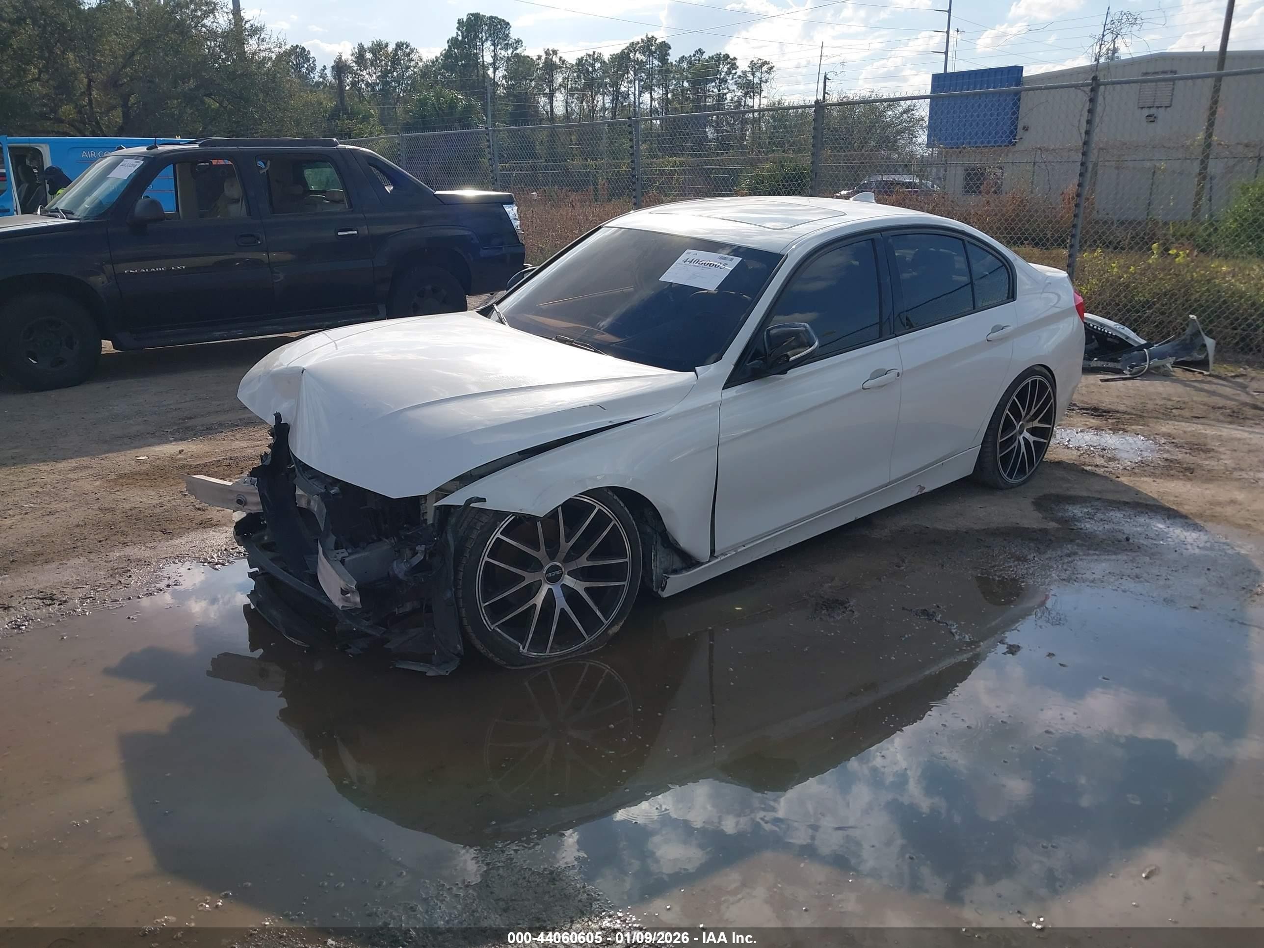 2013 Bmw 328i Белый vin: WBA3A5C59DF355392