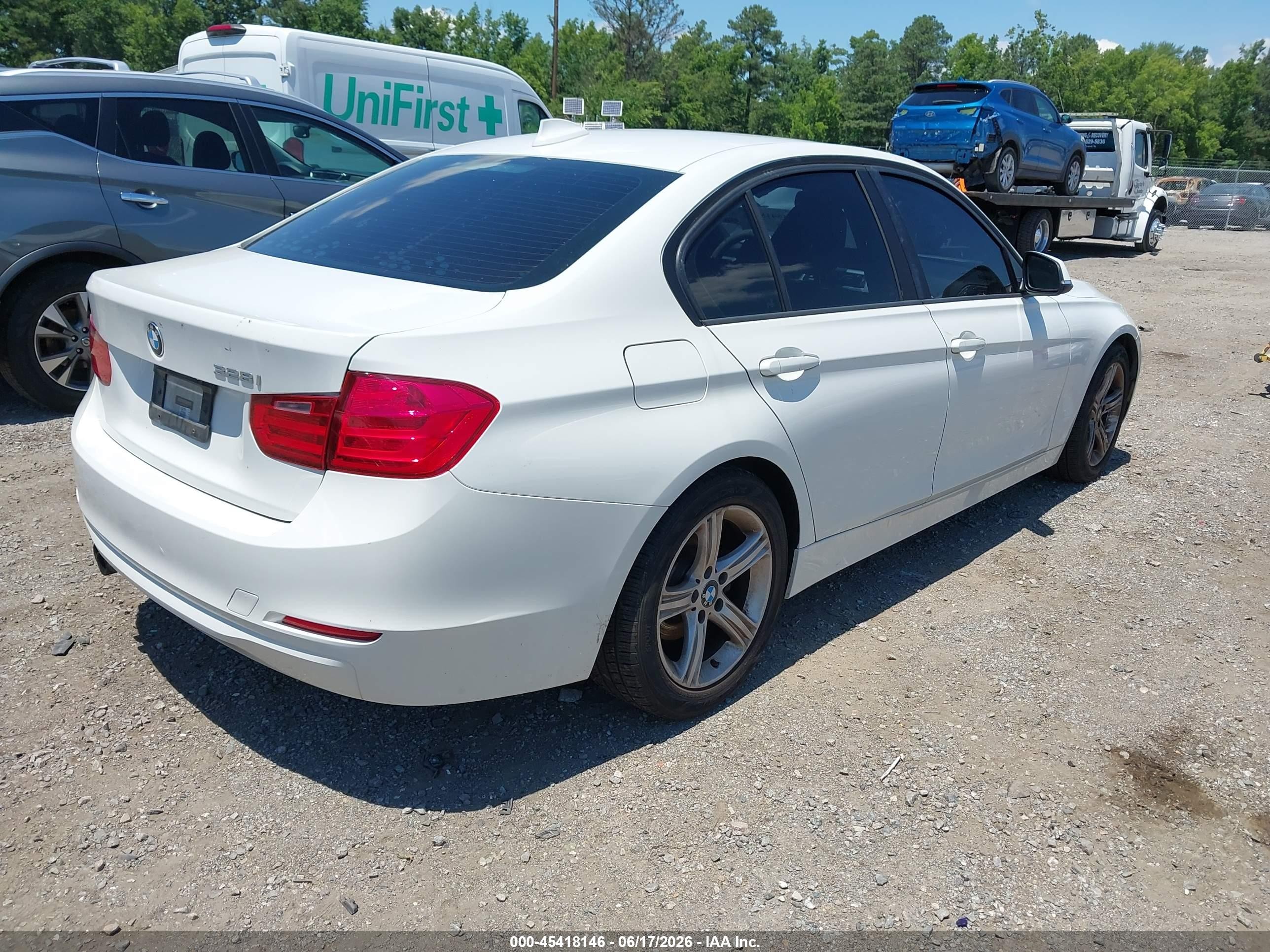 2012 Bmw 328i   Белый vin: WBA3A5C5XCF347316