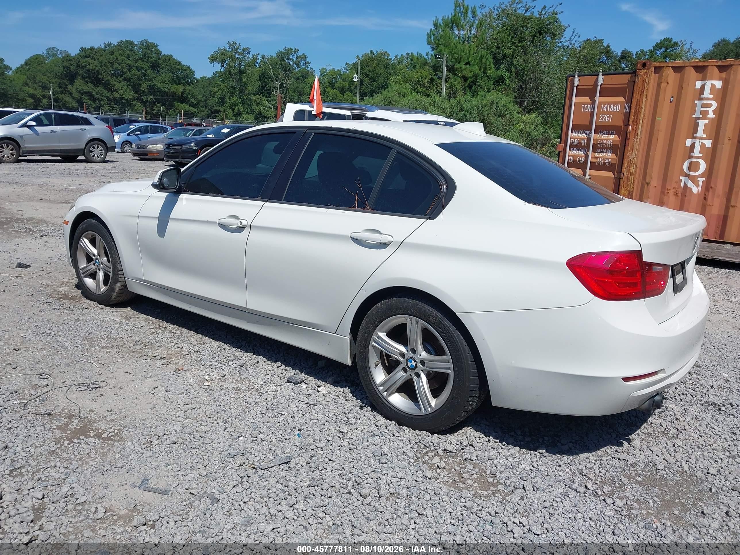 2015 Bmw 328i   Белый vin: WBA3A5C5XFF609405