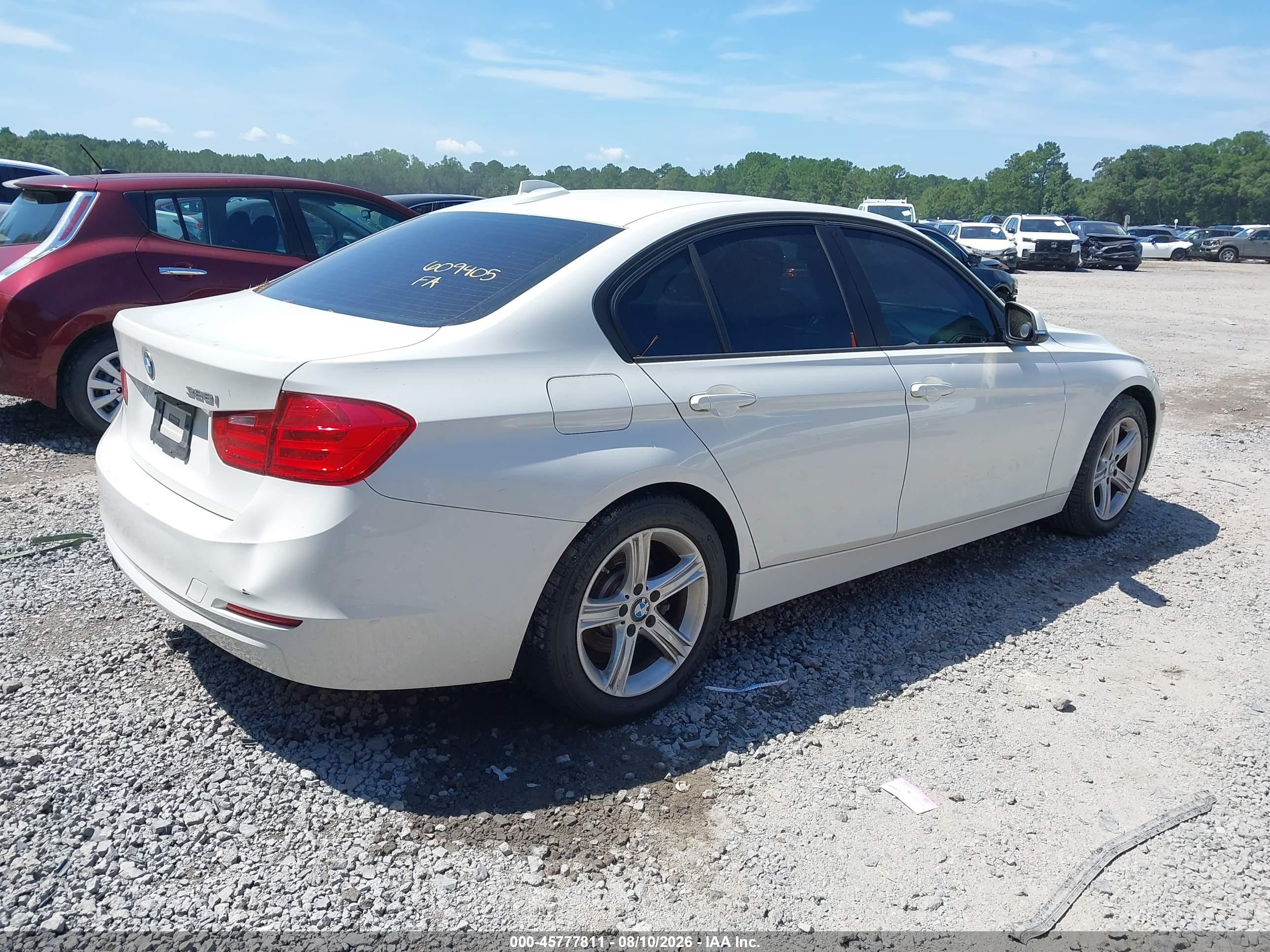 2015 Bmw 328i   Белый vin: WBA3A5C5XFF609405