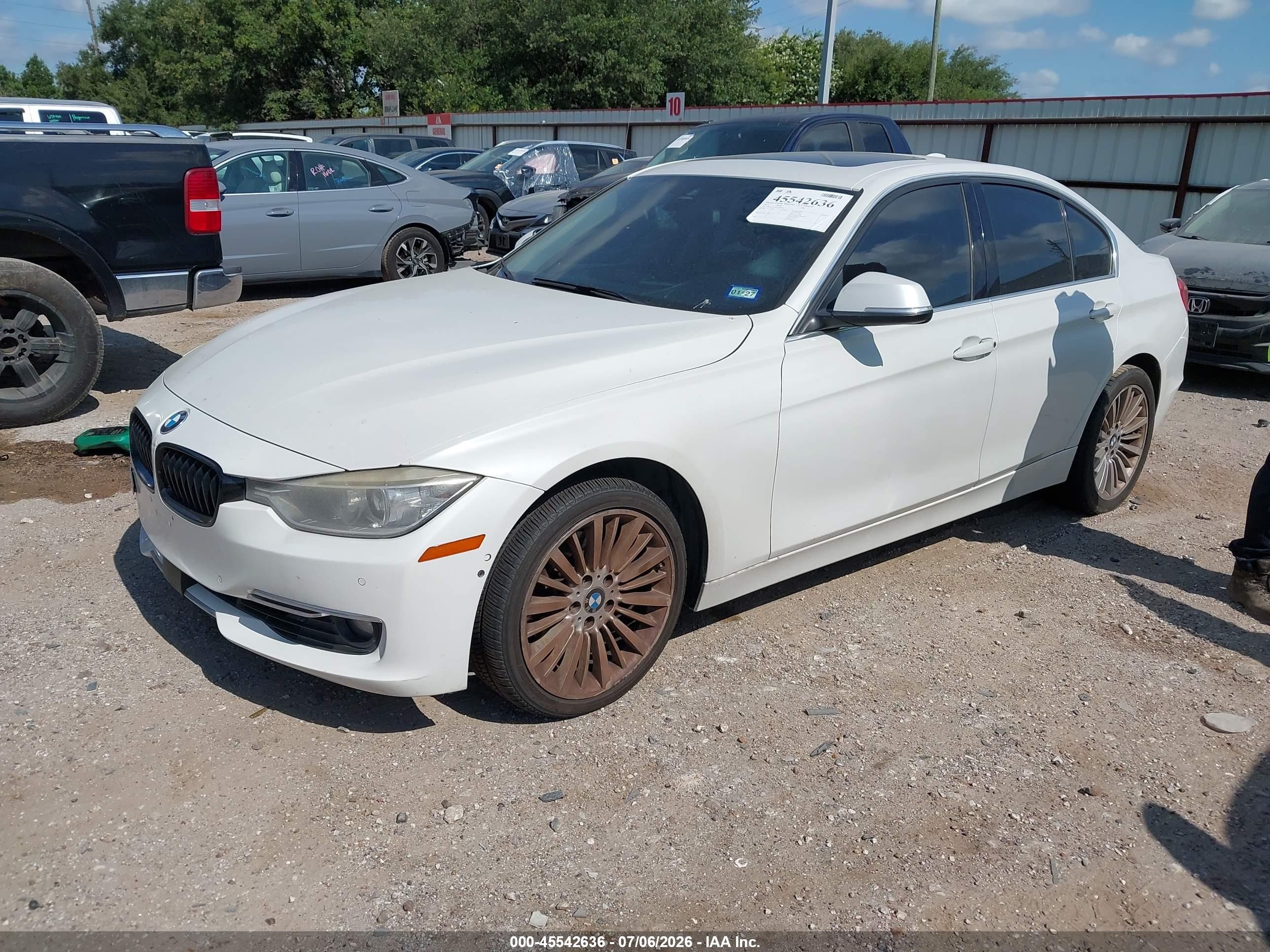 2014 Bmw 328i   White vin: WBA3A5G53ENP28072