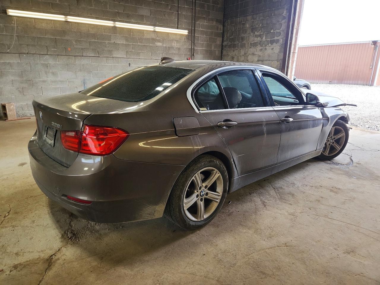 2015 Bmw 328 I Коричневый vin: WBA3A5G53FNP34813