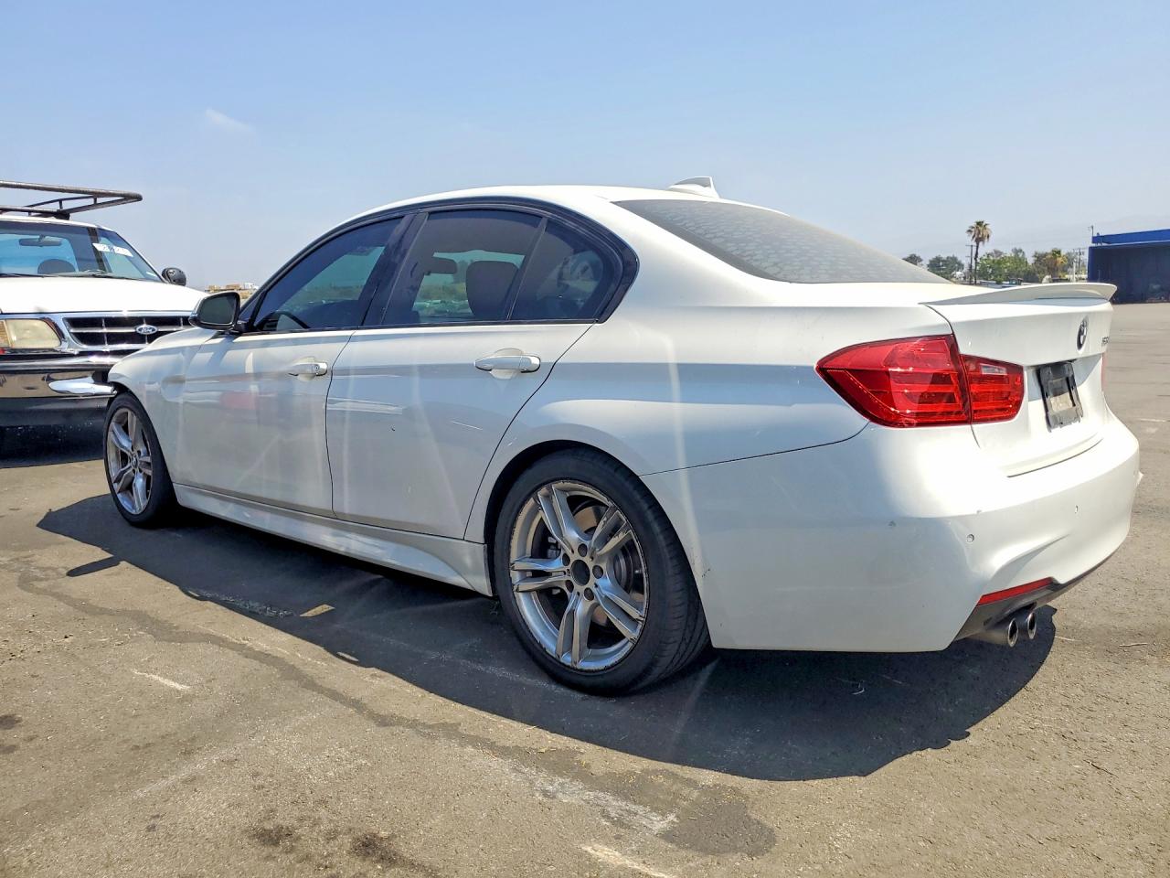 2015 Bmw 328 I Белый vin: WBA3A5G54FNS90969