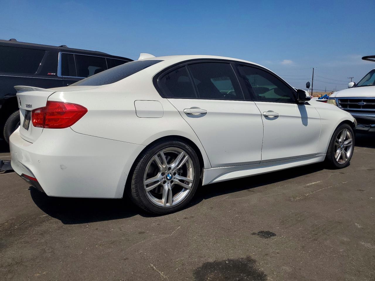 2015 Bmw 328 I Белый vin: WBA3A5G54FNS90969