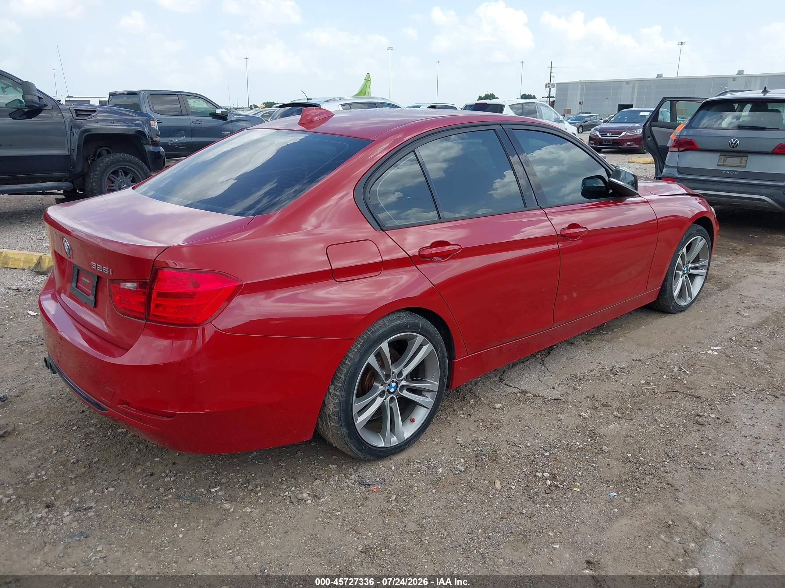 2015 Bmw 328i   Красный vin: WBA3A5G55FNS91841
