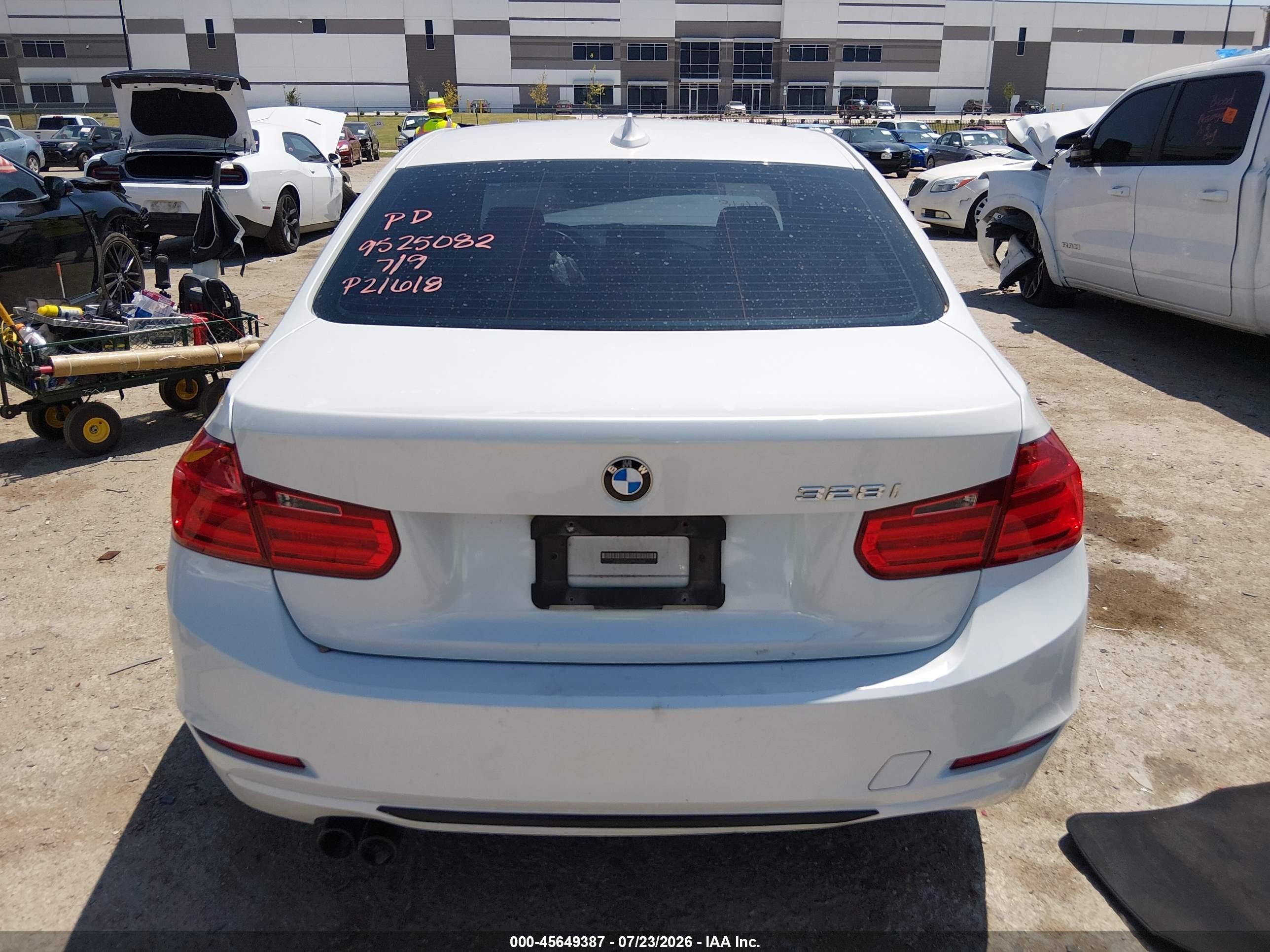2013 Bmw 328i   White vin: WBA3A5G5XDNP21618