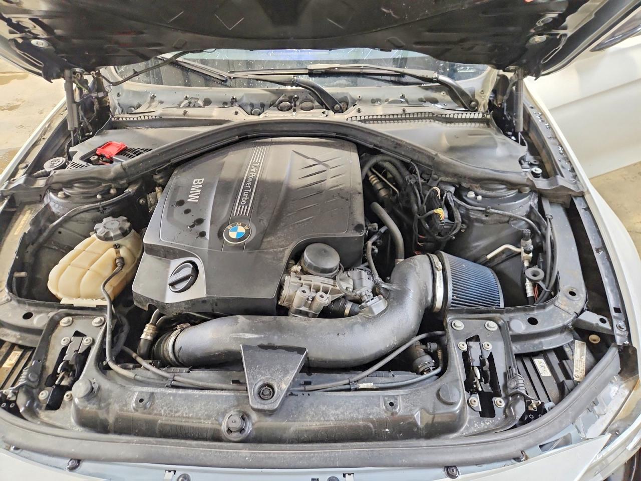 2012 Bmw 335 I Белый vin: WBA3A9C56CFX59823