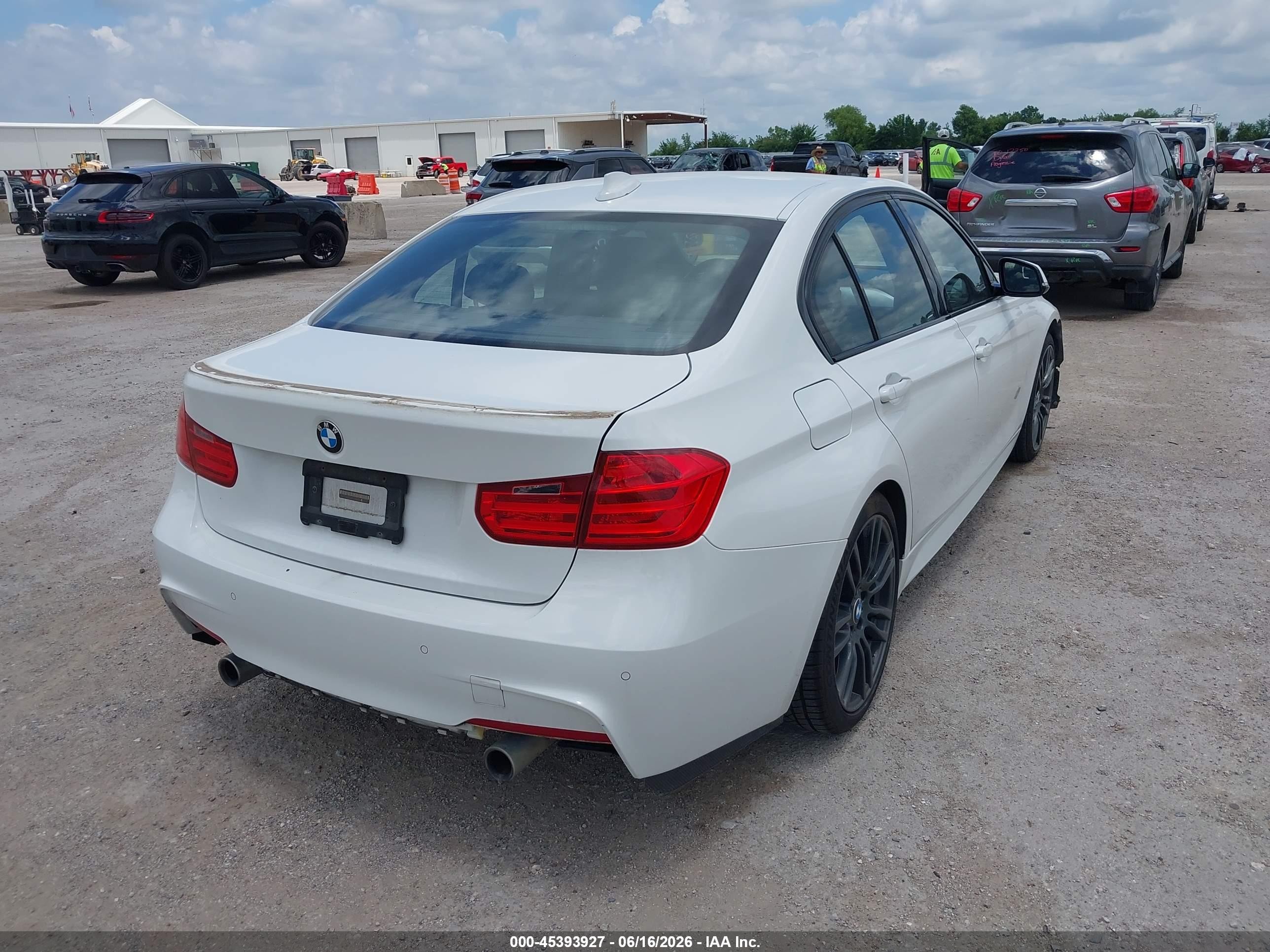 2014 Bmw 335i   White vin: WBA3A9G58ENS64428