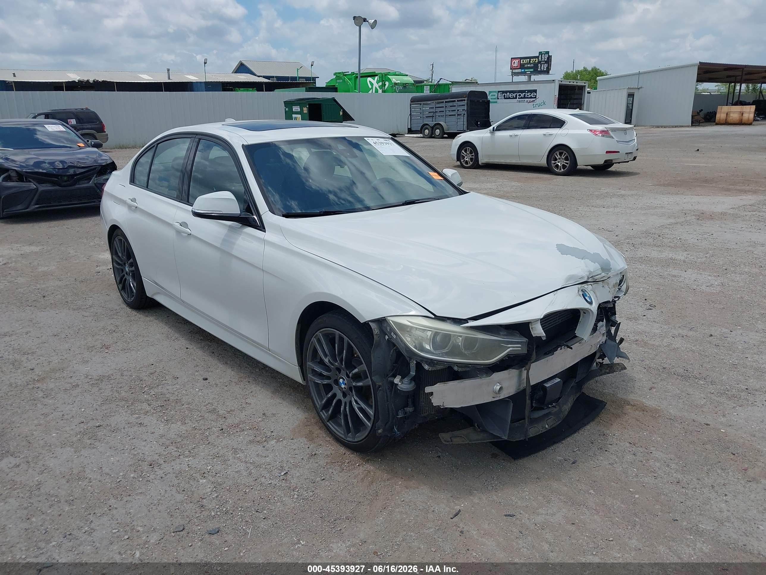 2014 Bmw 335i   White vin: WBA3A9G58ENS64428