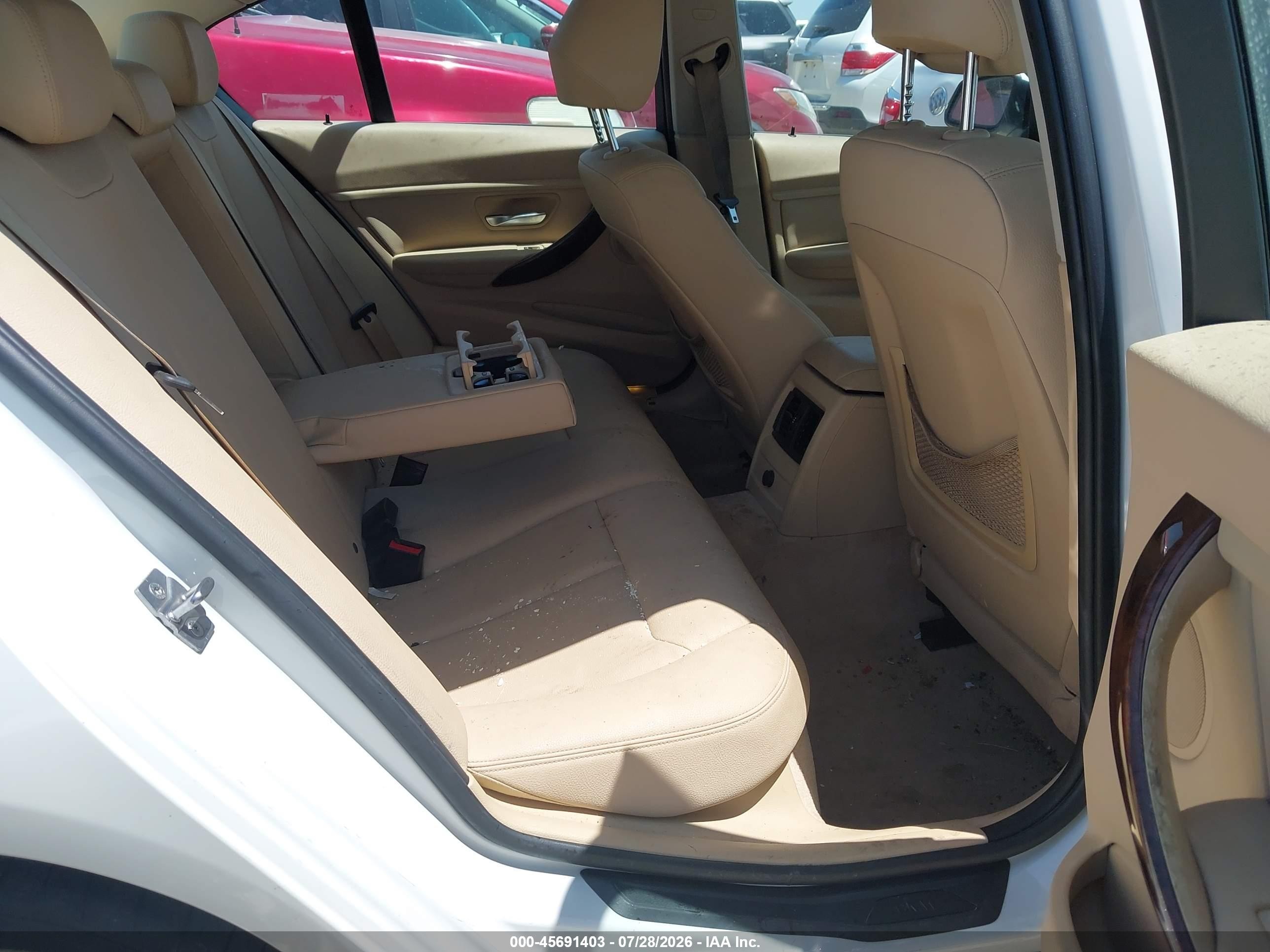2013 Bmw 320i   White vin: WBA3B1C50DF461817