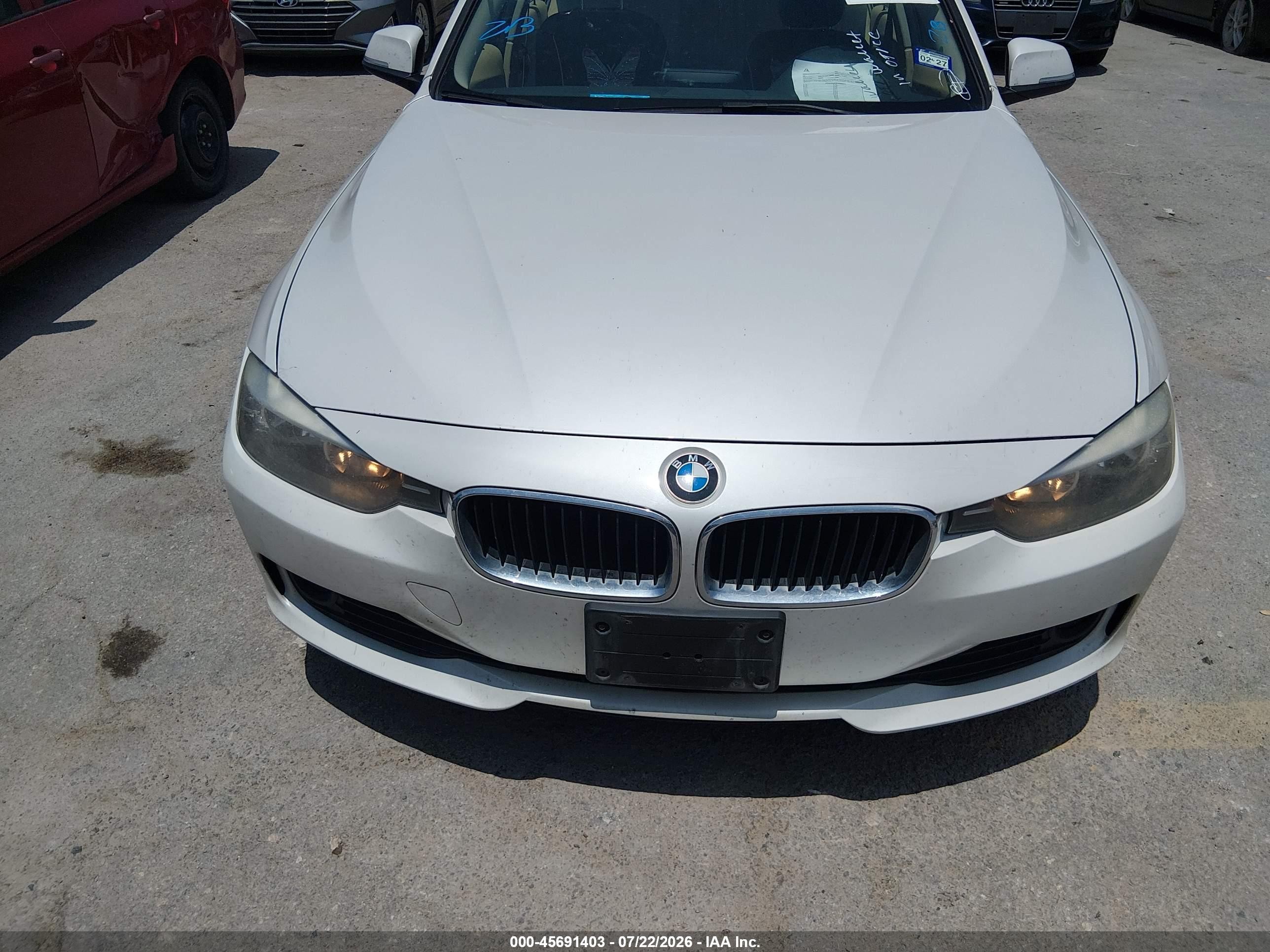 2013 Bmw 320i   White vin: WBA3B1C50DF461817