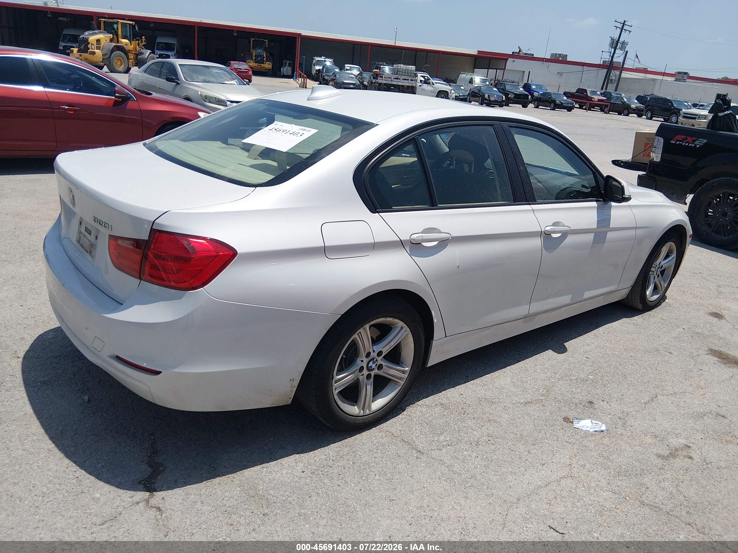 2013 Bmw 320i   White vin: WBA3B1C50DF461817
