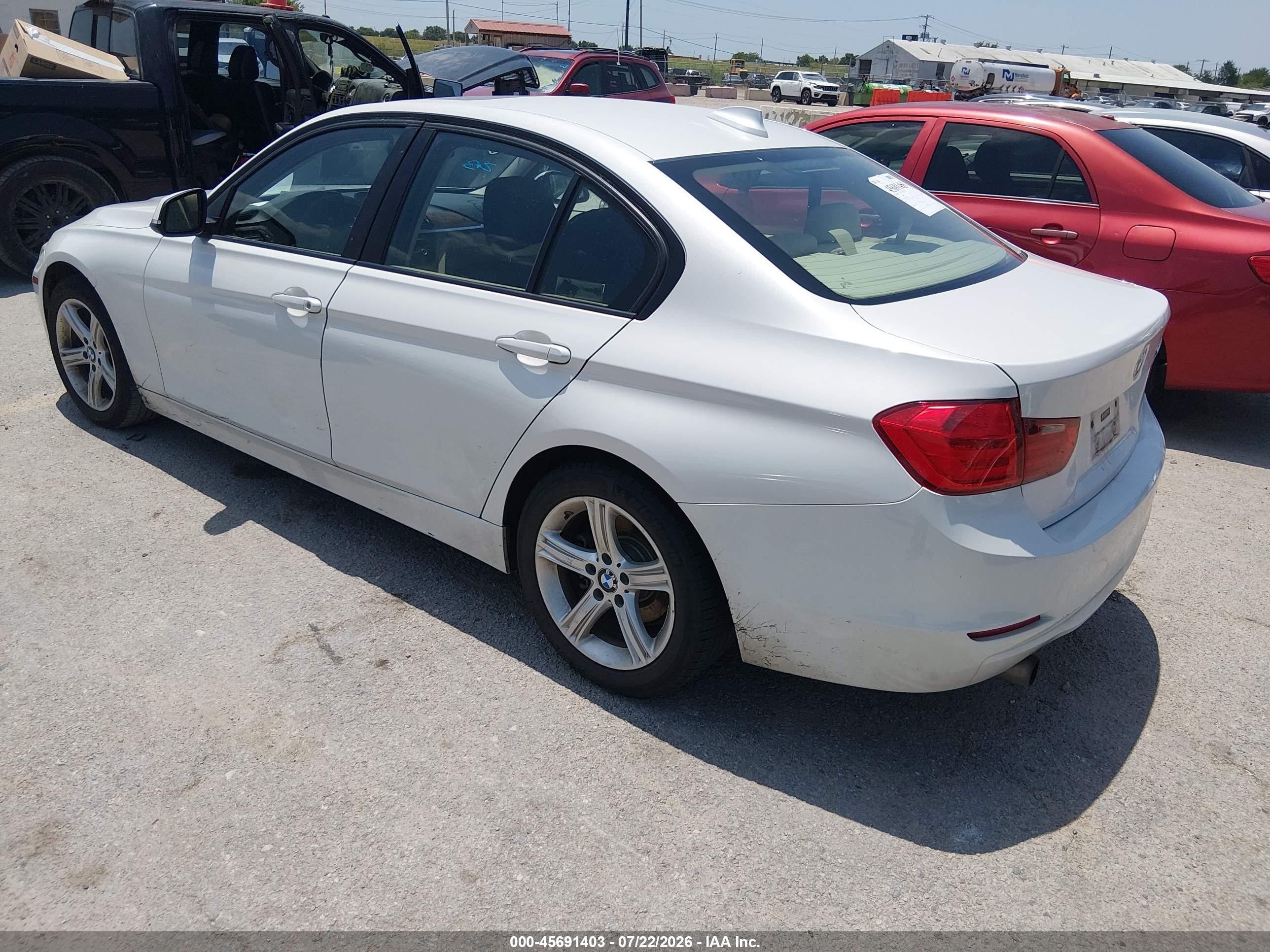 2013 Bmw 320i   White vin: WBA3B1C50DF461817