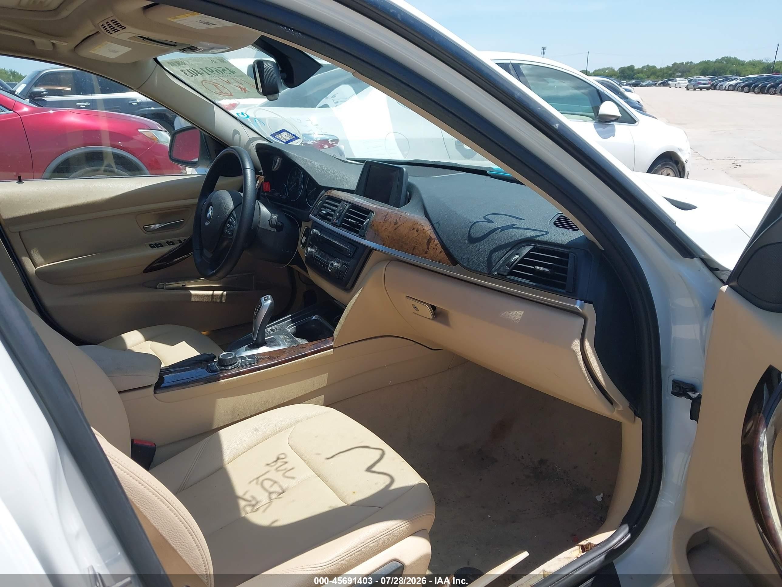 2013 Bmw 320i   White vin: WBA3B1C50DF461817