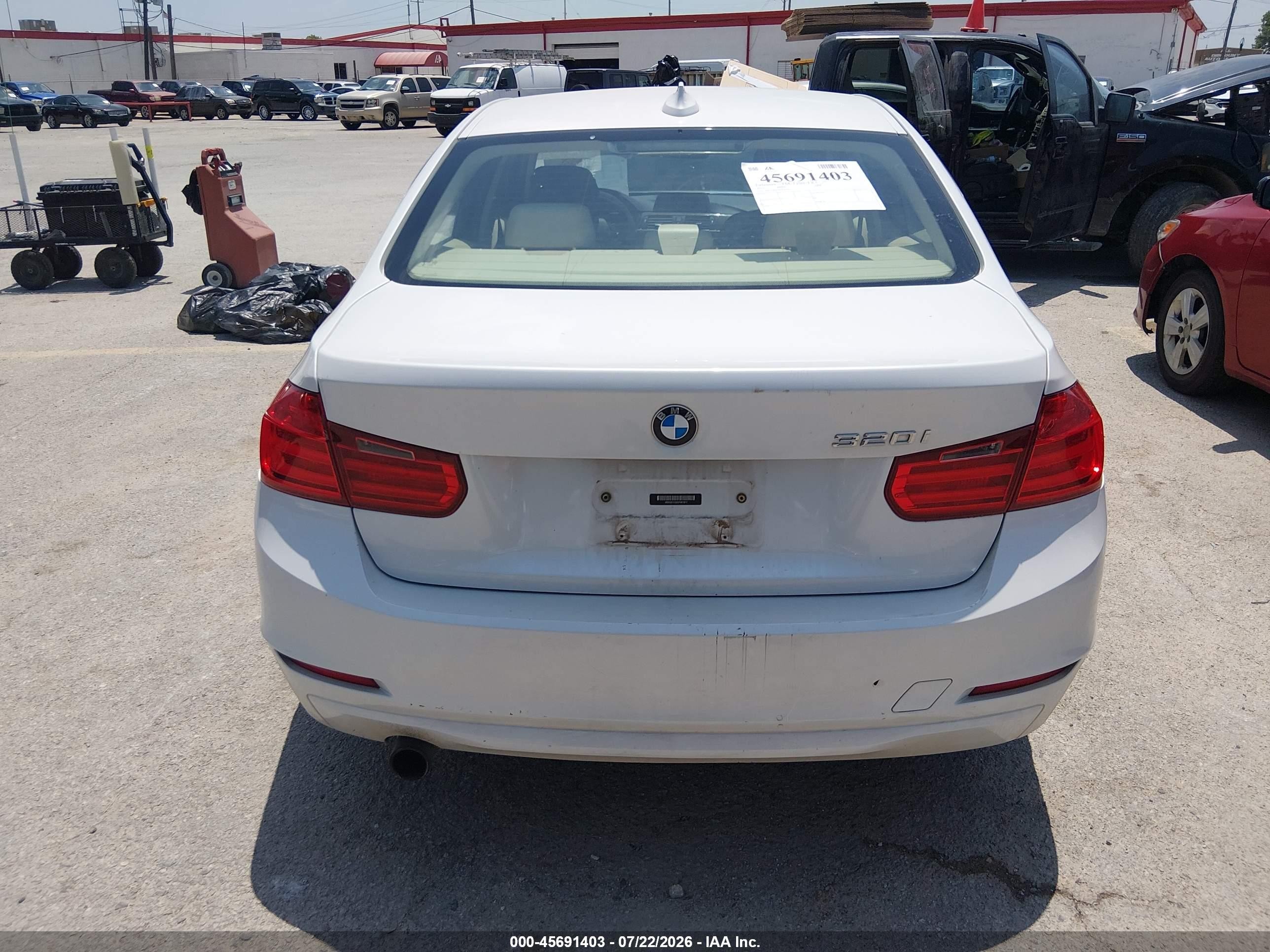 2013 Bmw 320i   White vin: WBA3B1C50DF461817