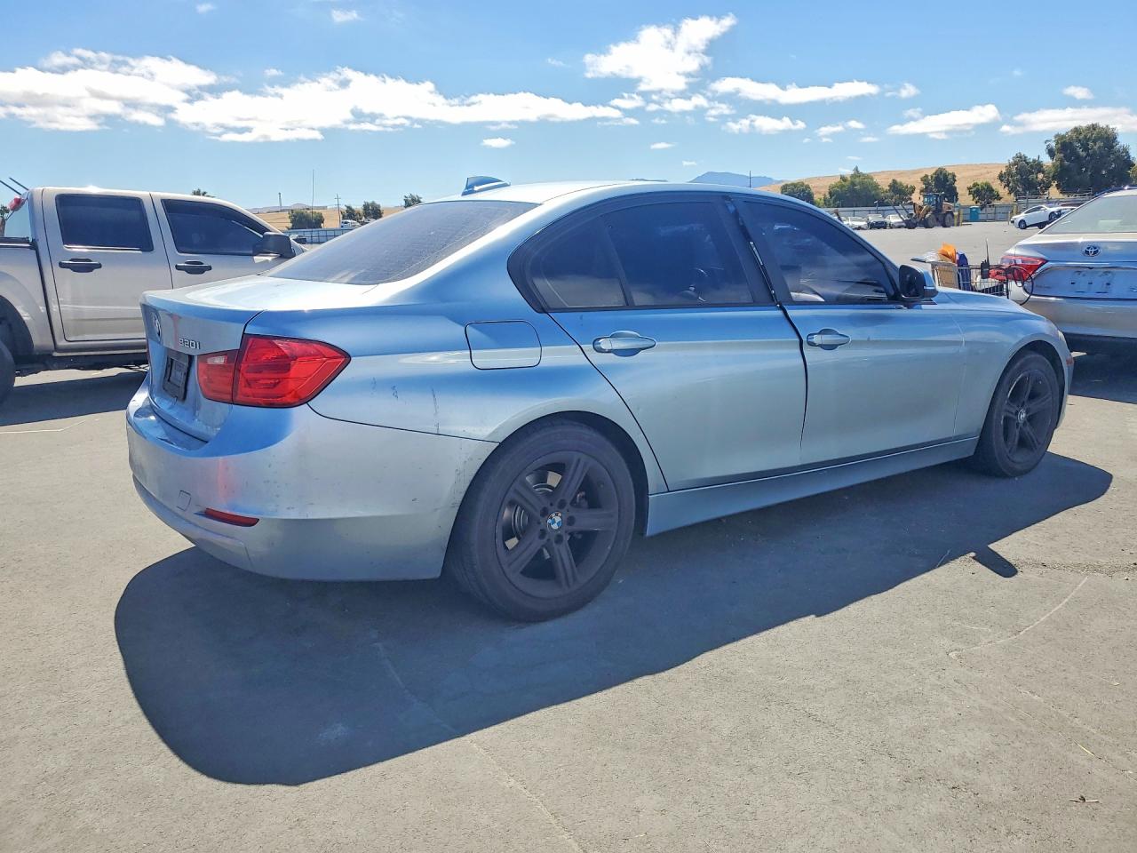 2013 Bmw 320 I Blue vin: WBA3B1C50DK128816