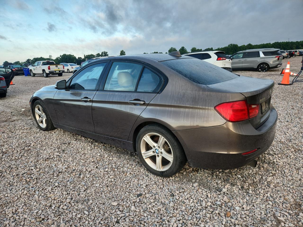2013 Bmw 320 I Желто-коричневый vin: WBA3B1C52DF462645