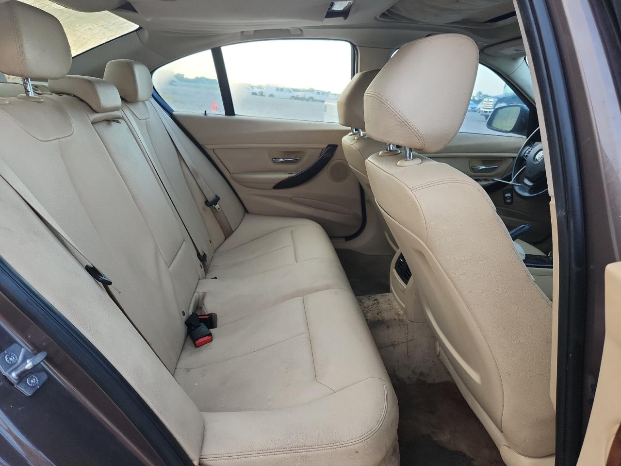 2013 Bmw 320 I Желто-коричневый vin: WBA3B1C52DF462645