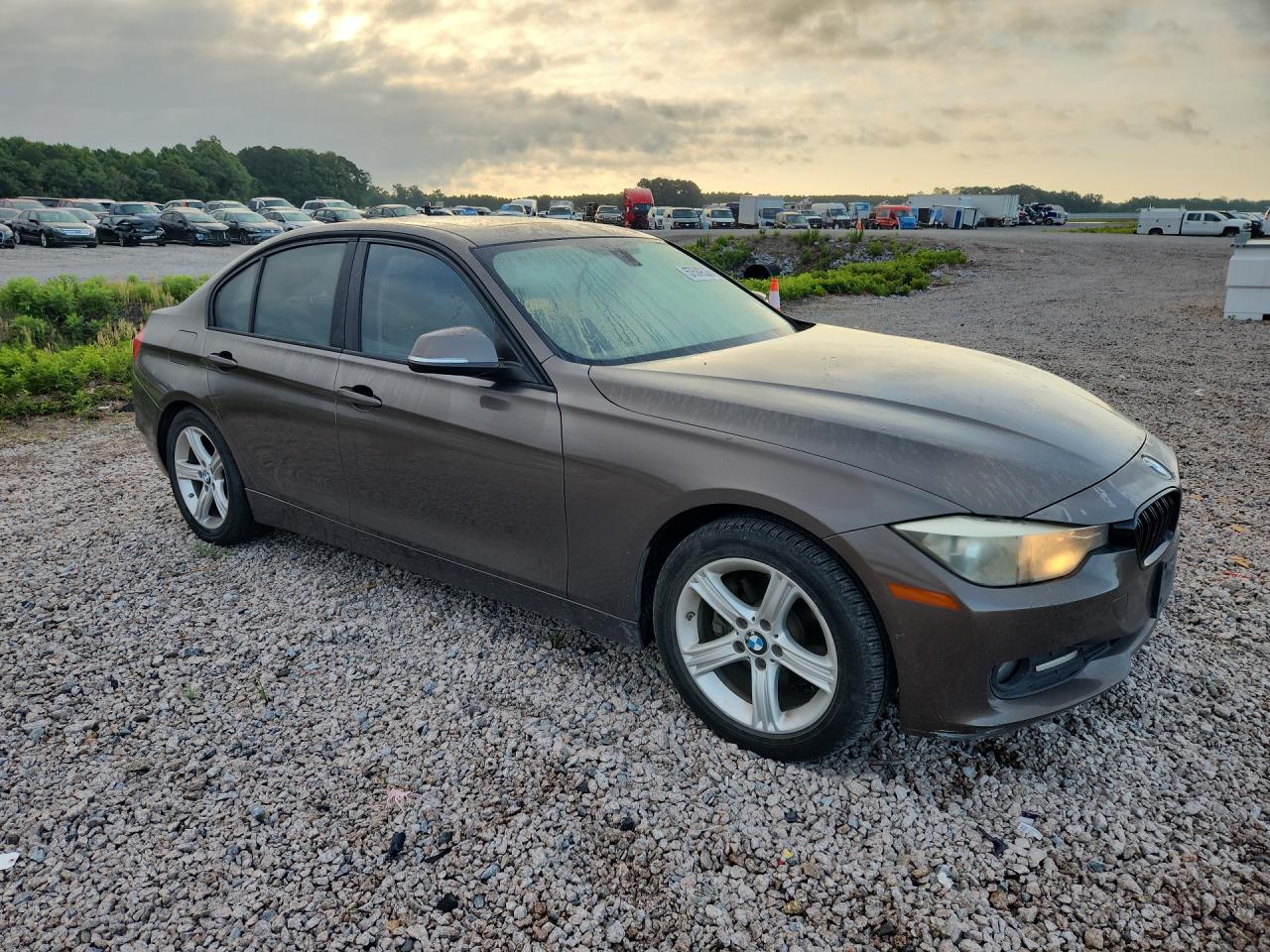 2013 Bmw 320 I Желто-коричневый vin: WBA3B1C52DF462645
