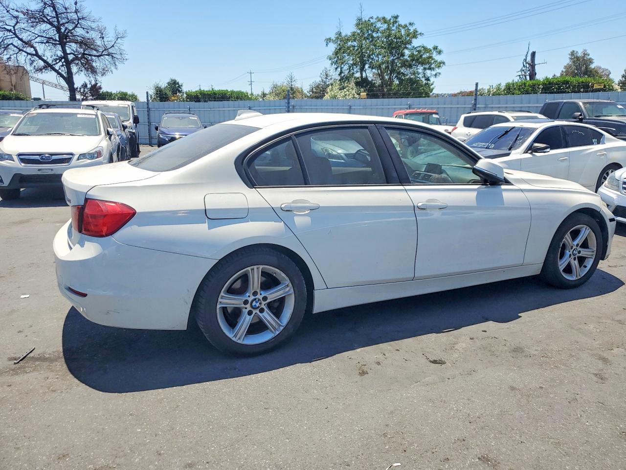 2013 Bmw 320 I White vin: WBA3B1C54DF462369
