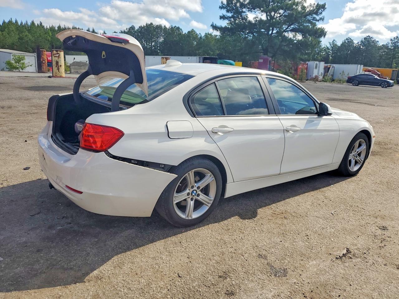 2013 Bmw 320 I Белый vin: WBA3B1C54DK128690