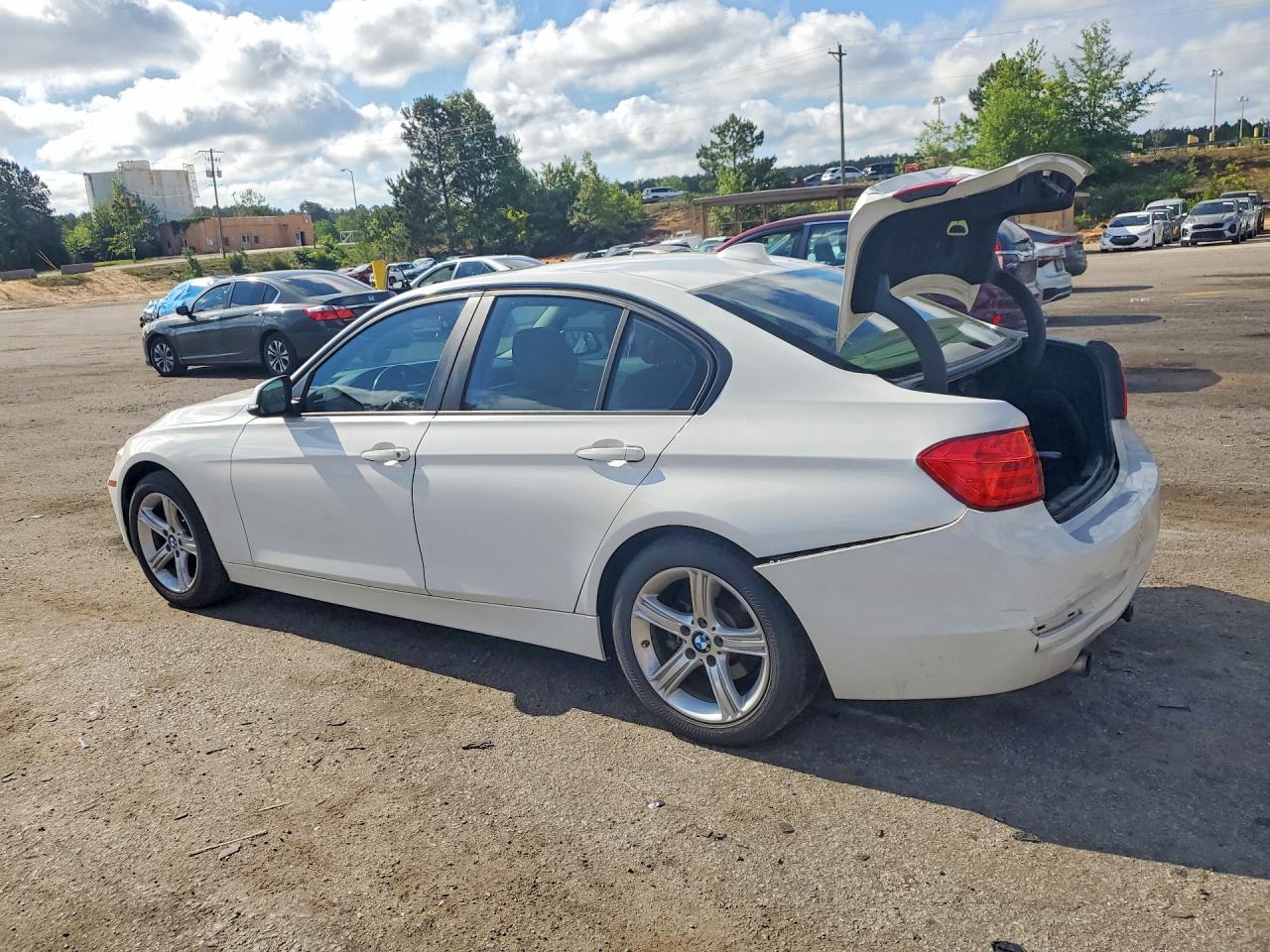 2013 Bmw 320 I Белый vin: WBA3B1C54DK128690