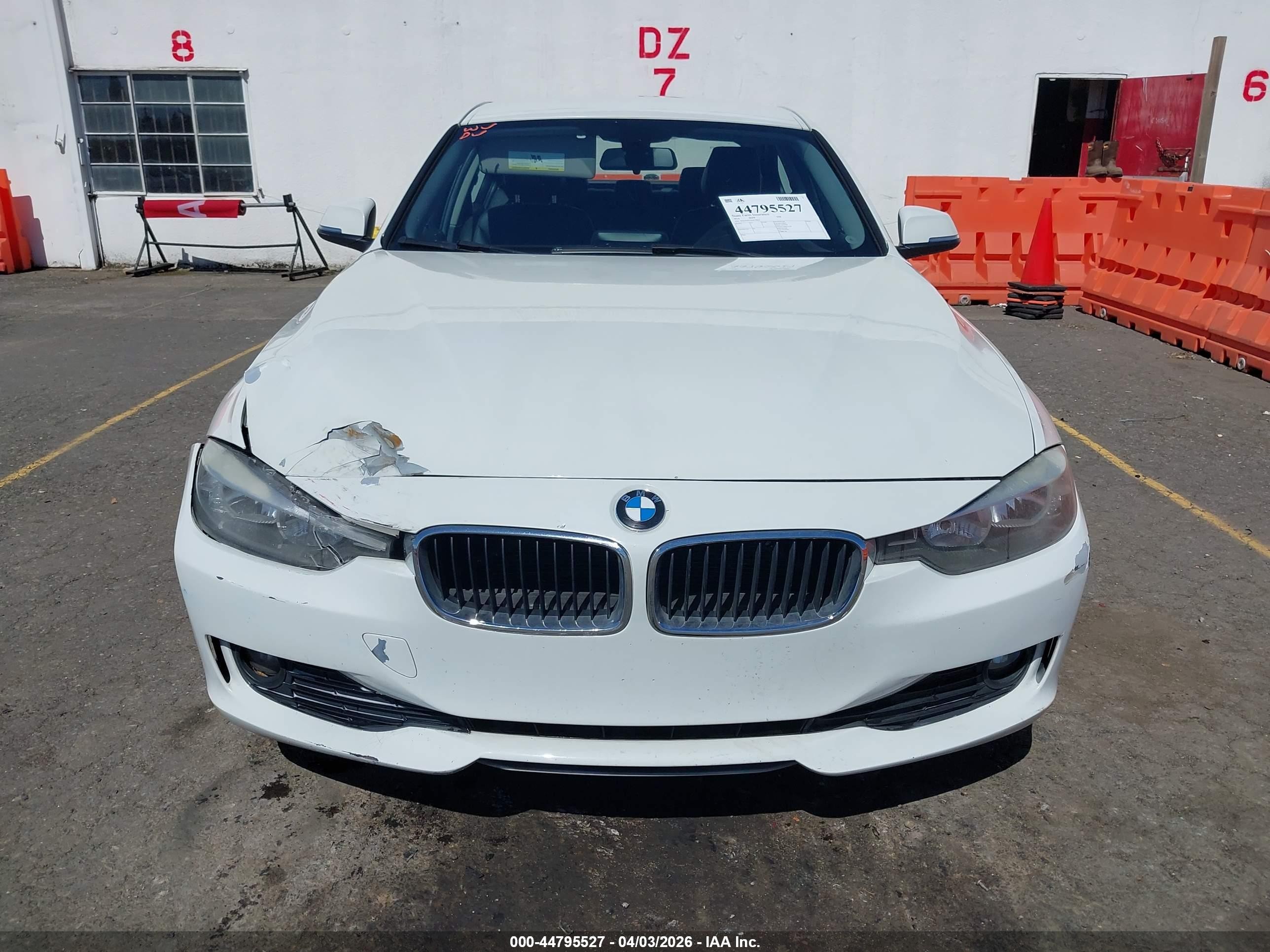 2014 Bmw 320i   White vin: WBA3B1C54EP678816