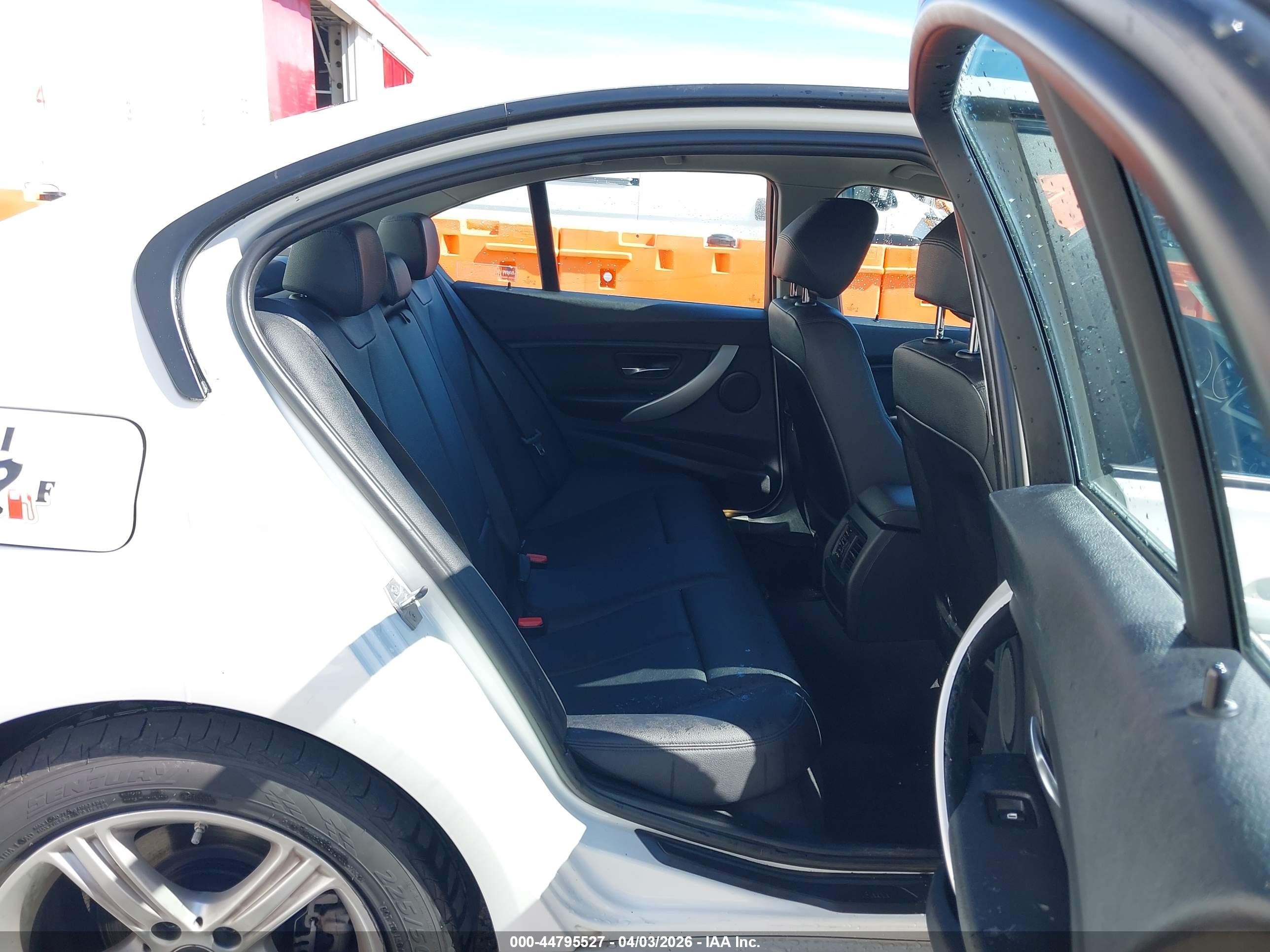 2014 Bmw 320i   White vin: WBA3B1C54EP678816