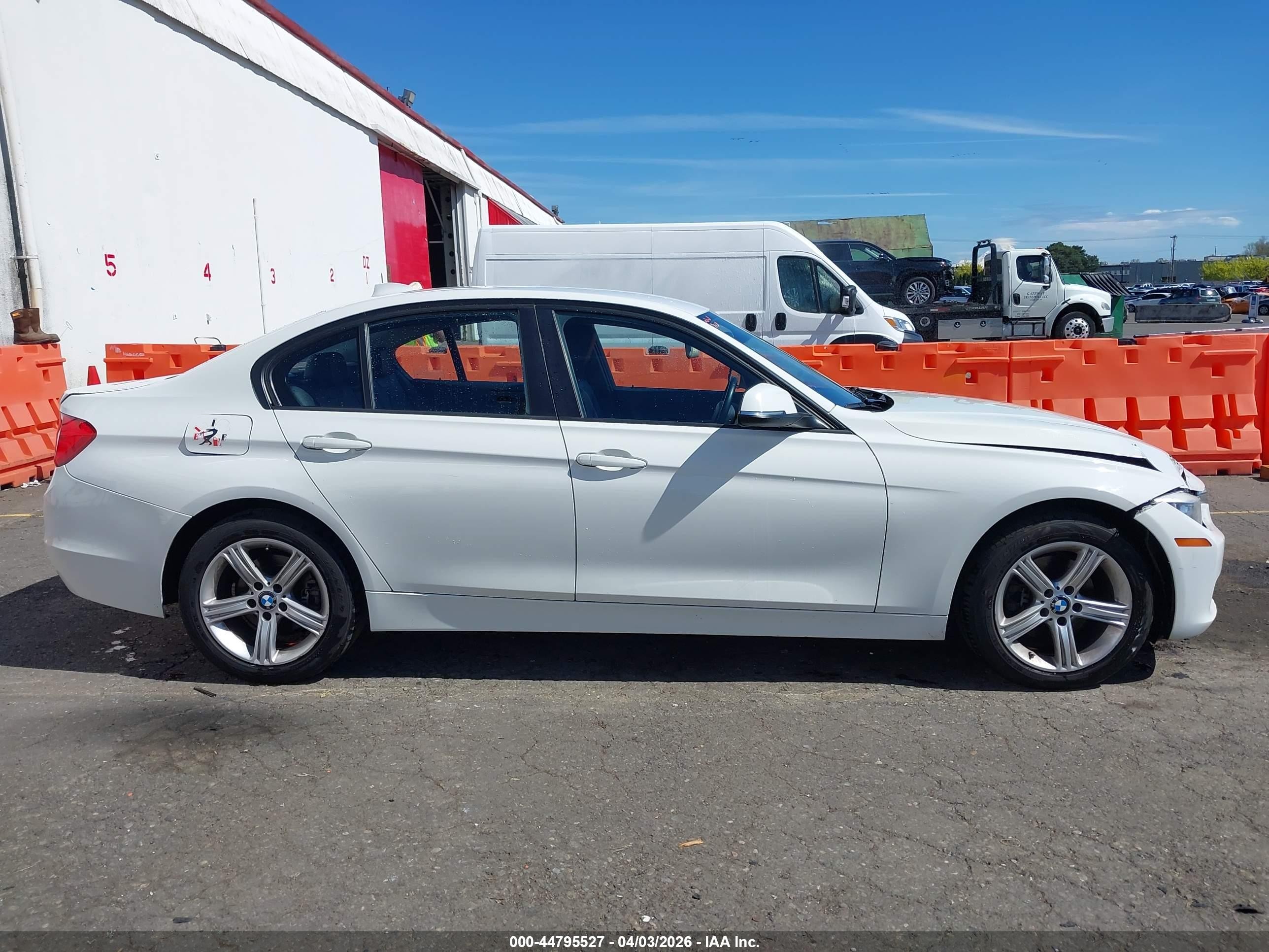 2014 Bmw 320i   White vin: WBA3B1C54EP678816