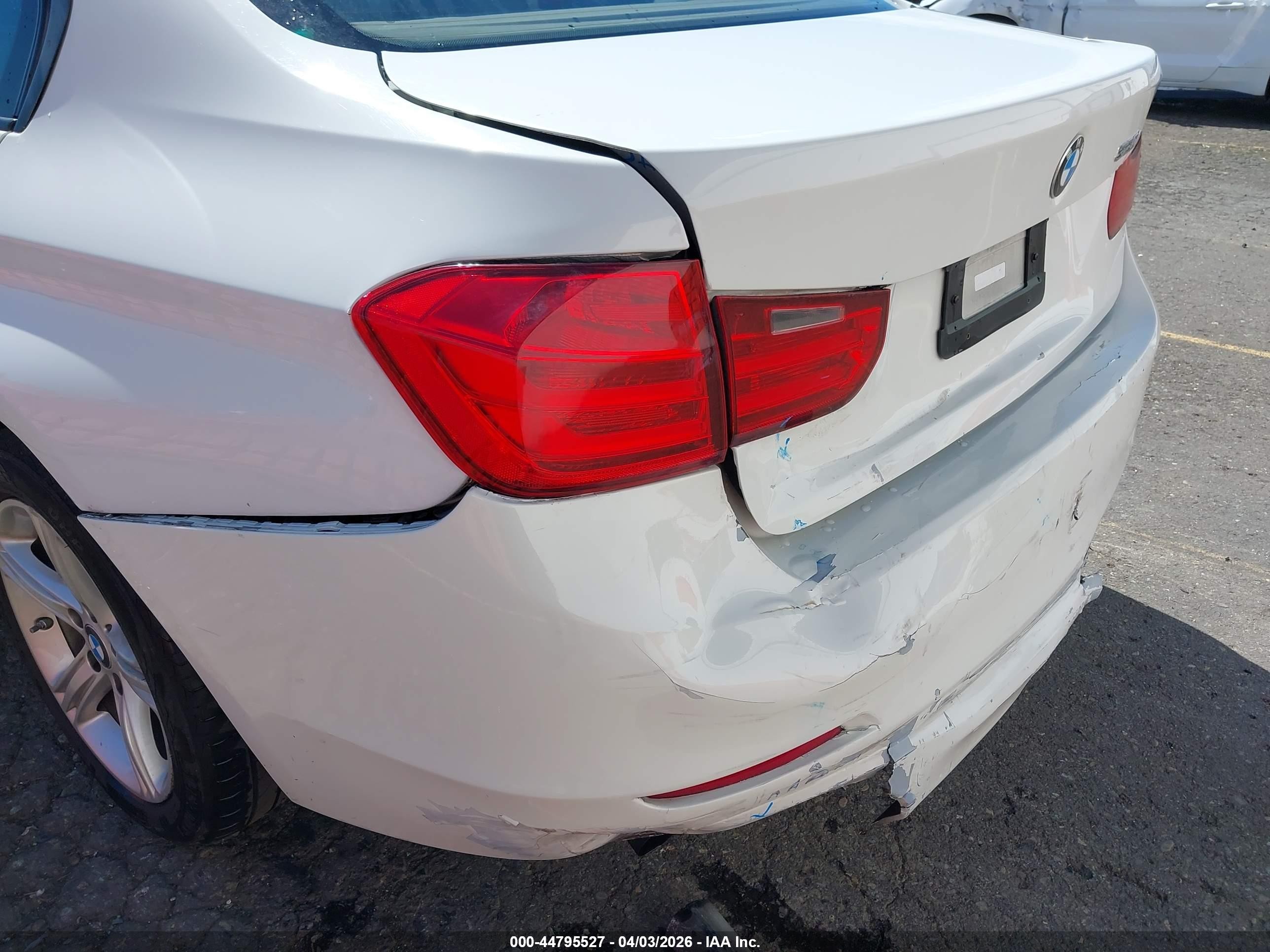 2014 Bmw 320i   White vin: WBA3B1C54EP678816