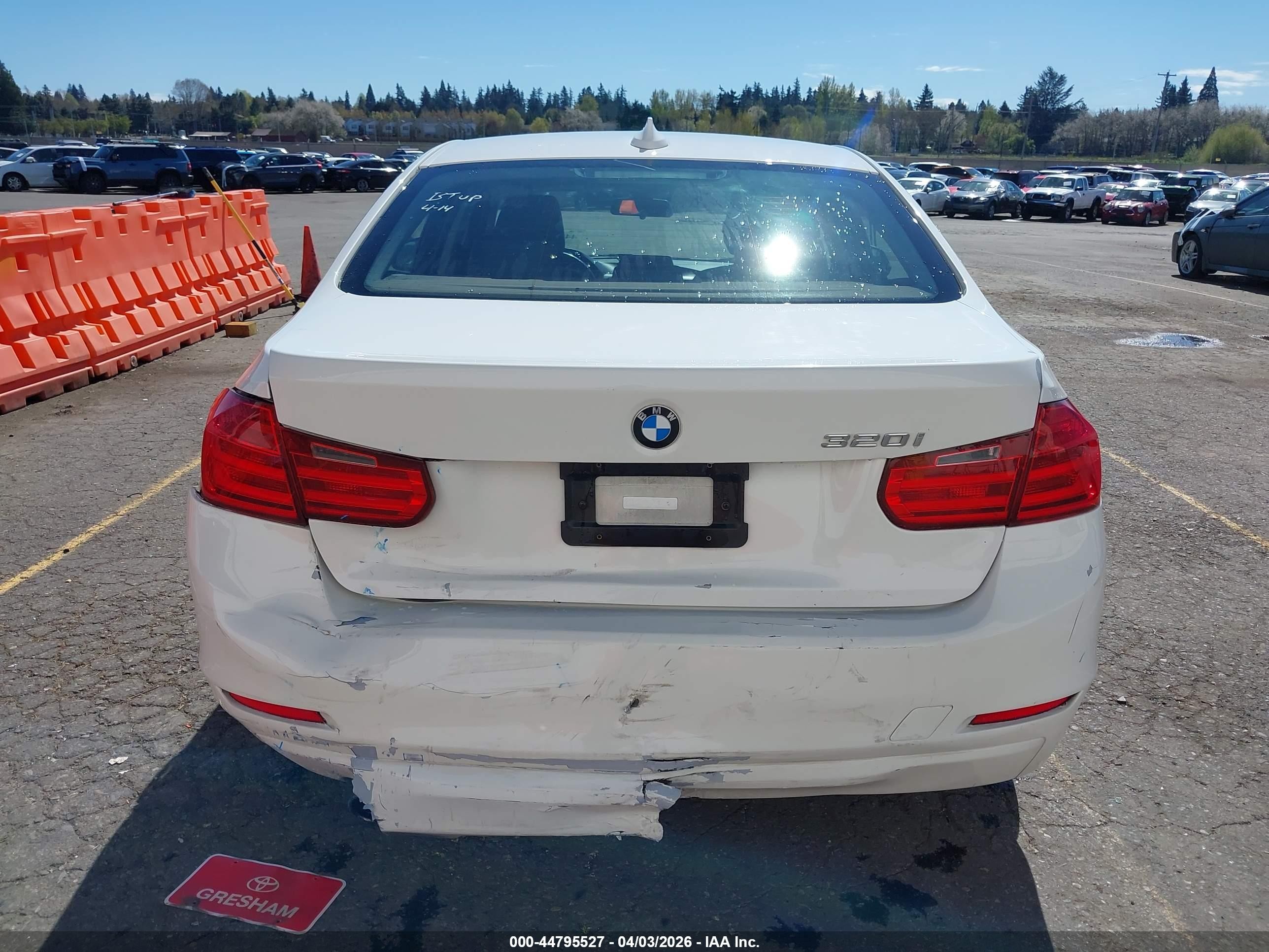 2014 Bmw 320i   White vin: WBA3B1C54EP678816