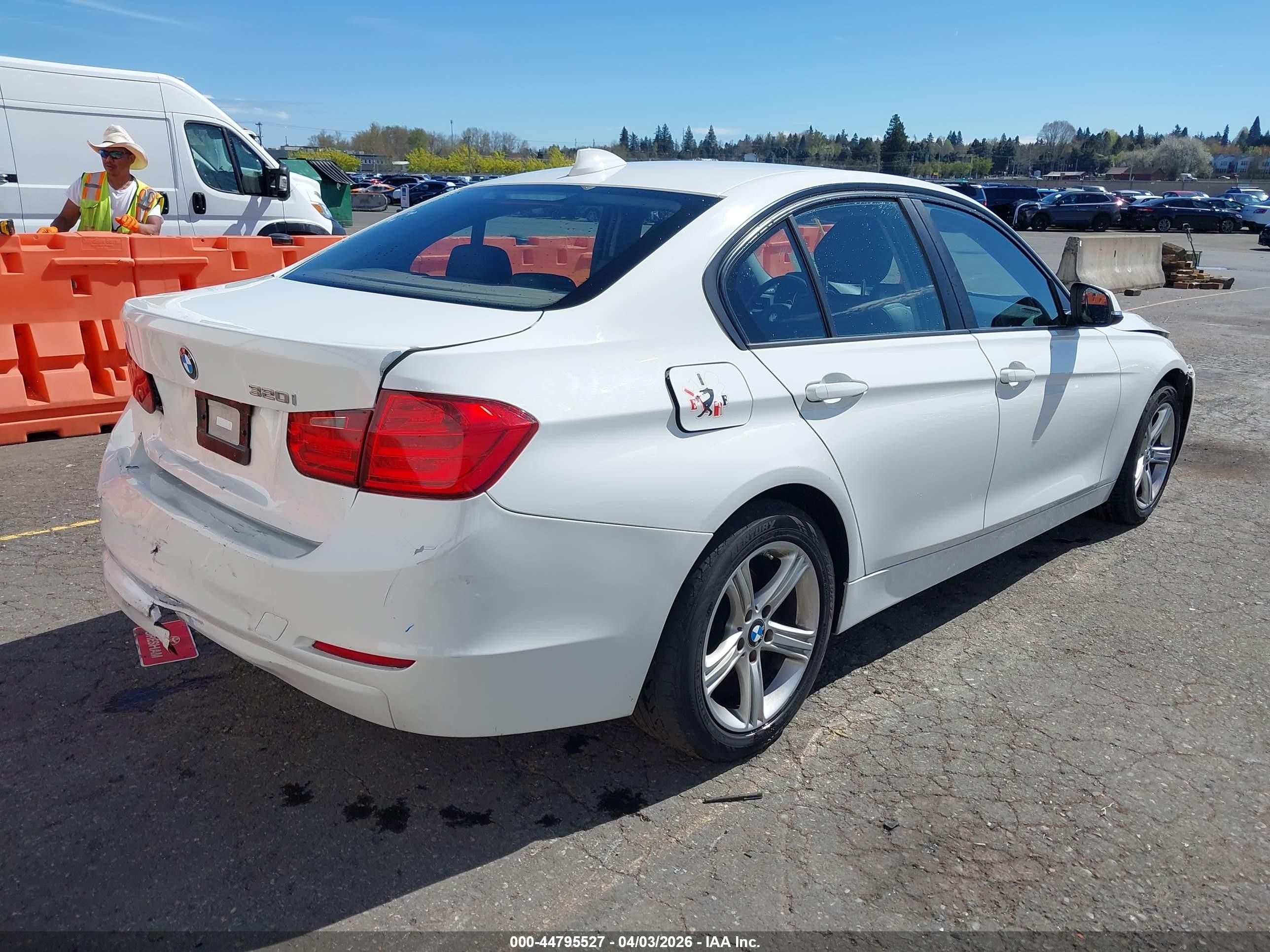 2014 Bmw 320i   White vin: WBA3B1C54EP678816