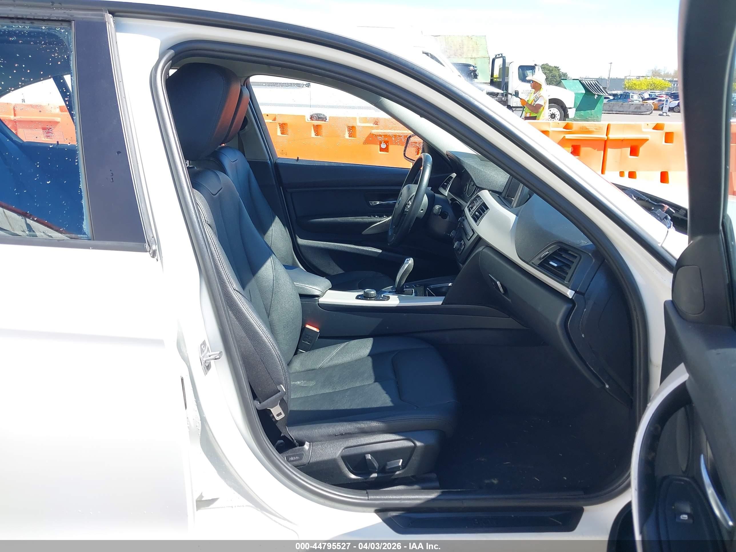 2014 Bmw 320i   White vin: WBA3B1C54EP678816