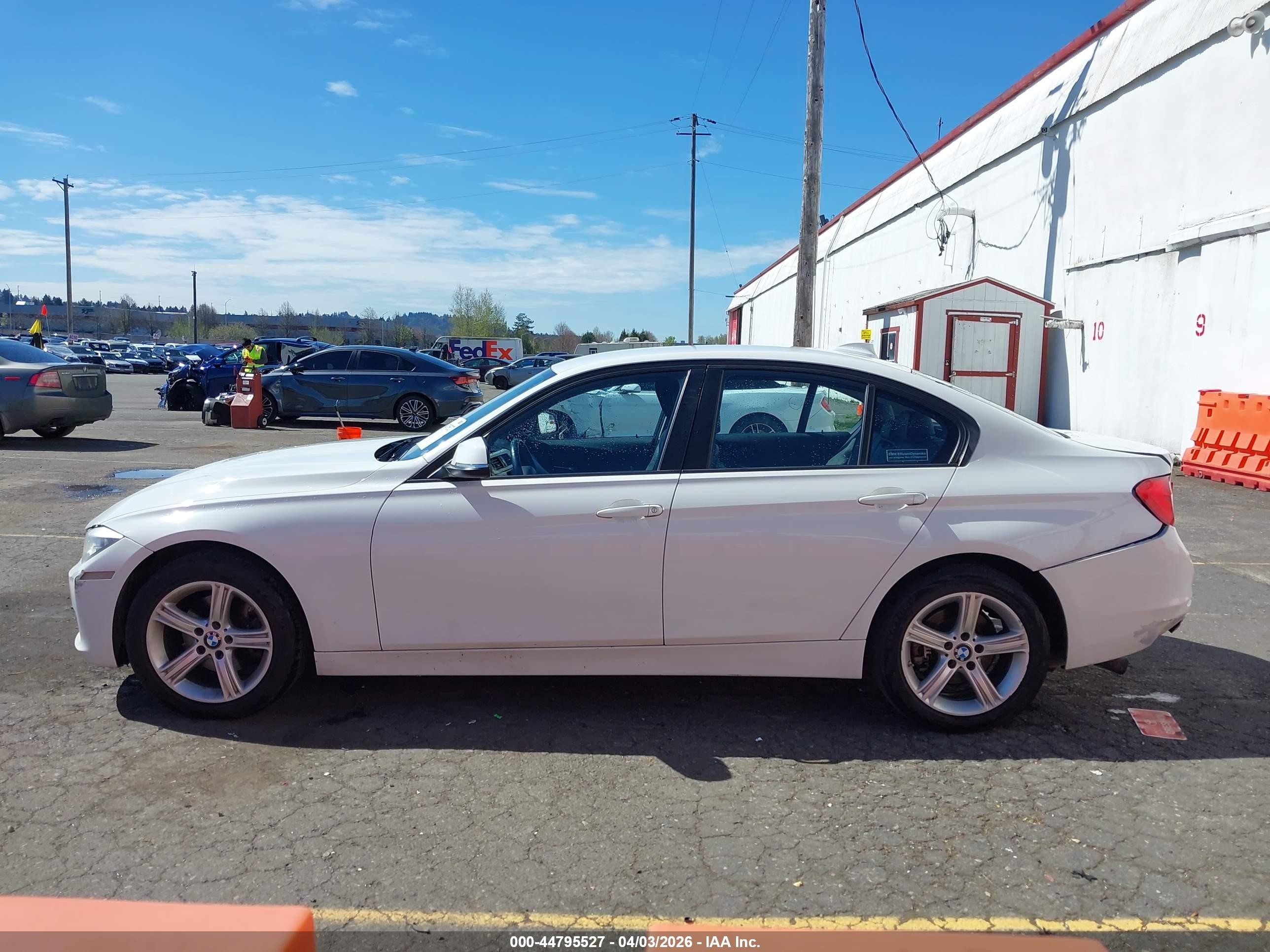 2014 Bmw 320i   White vin: WBA3B1C54EP678816