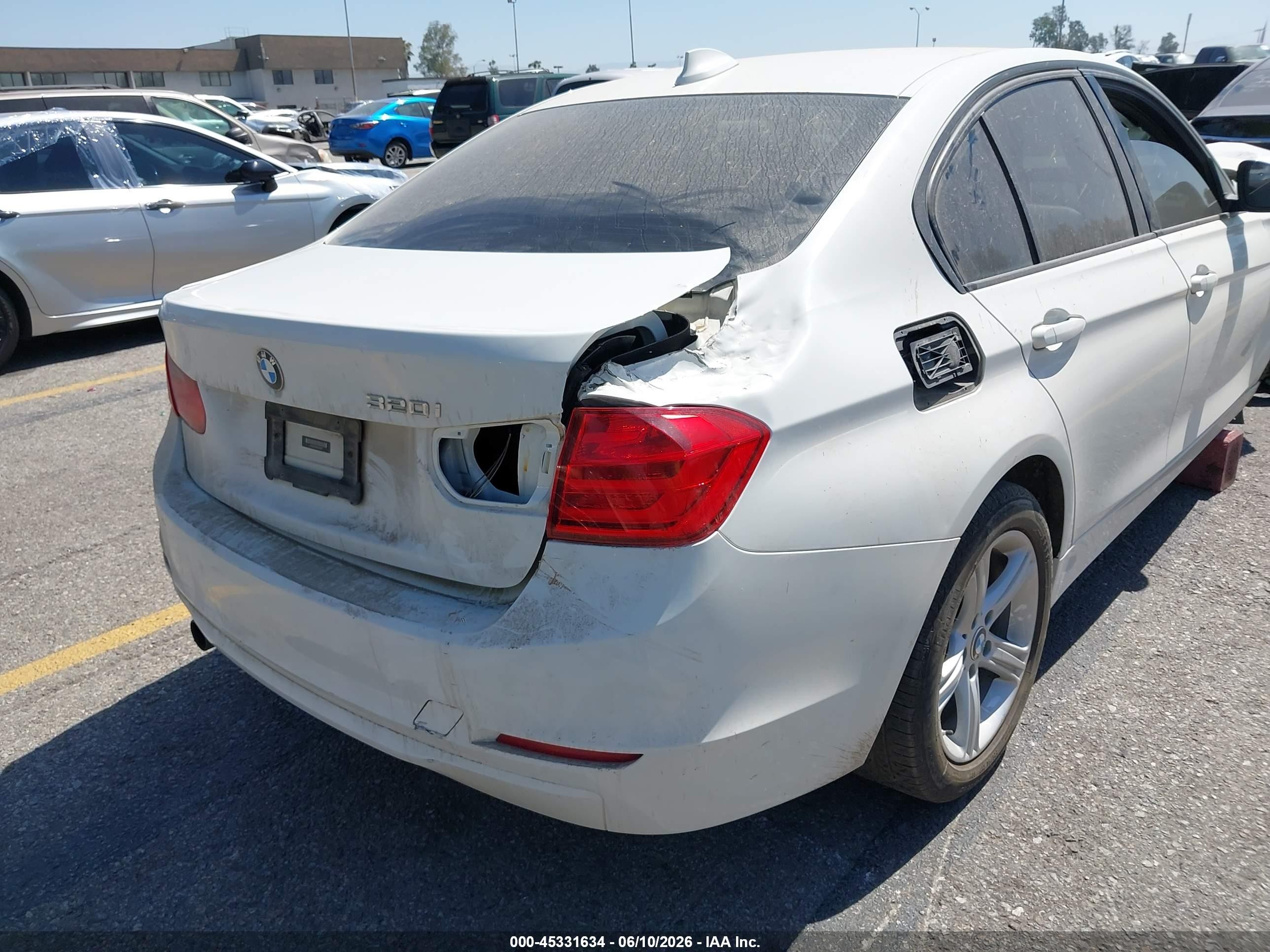 2014 Bmw 320i   White vin: WBA3B1C54EP679402