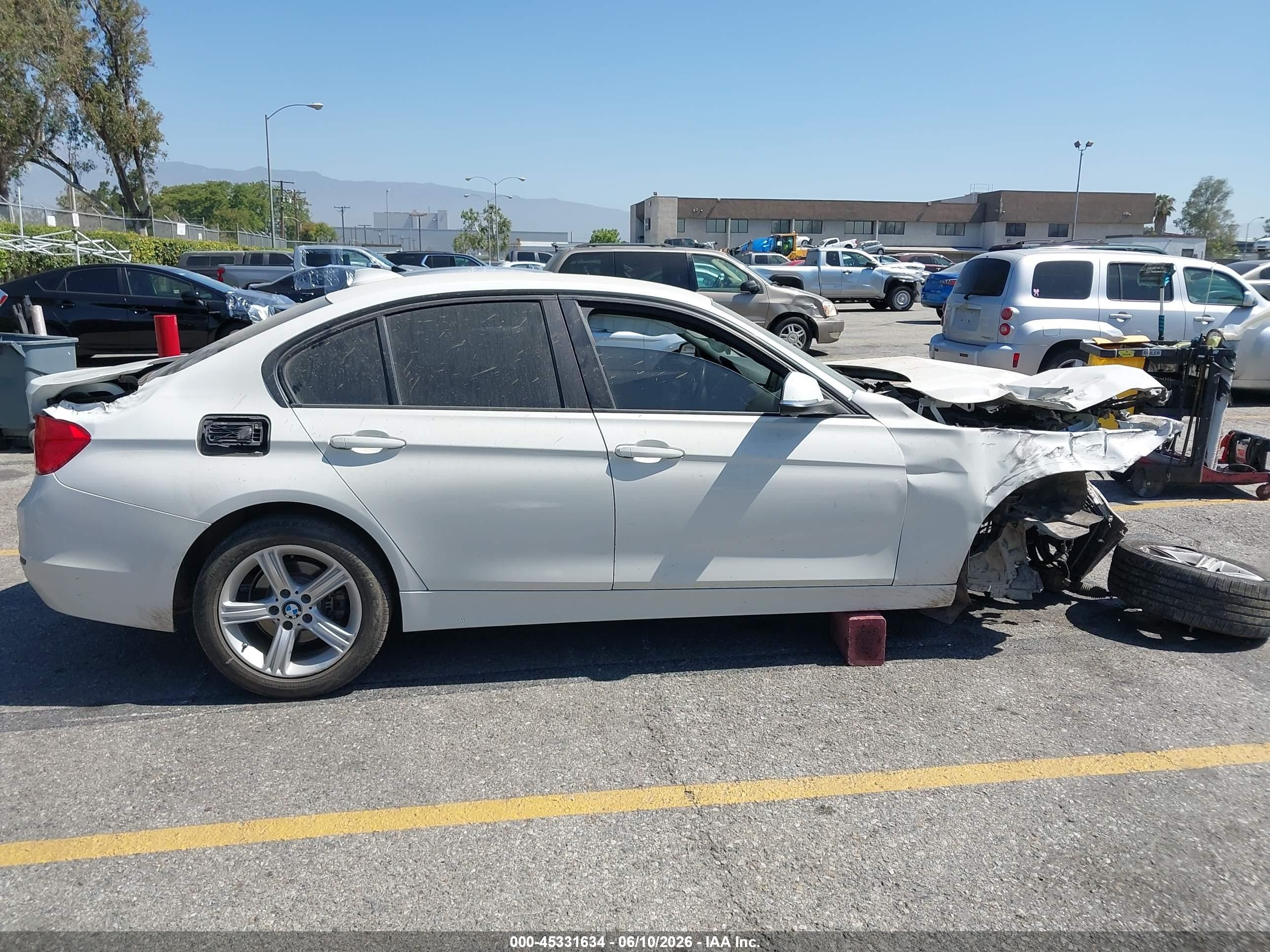 2014 Bmw 320i   White vin: WBA3B1C54EP679402