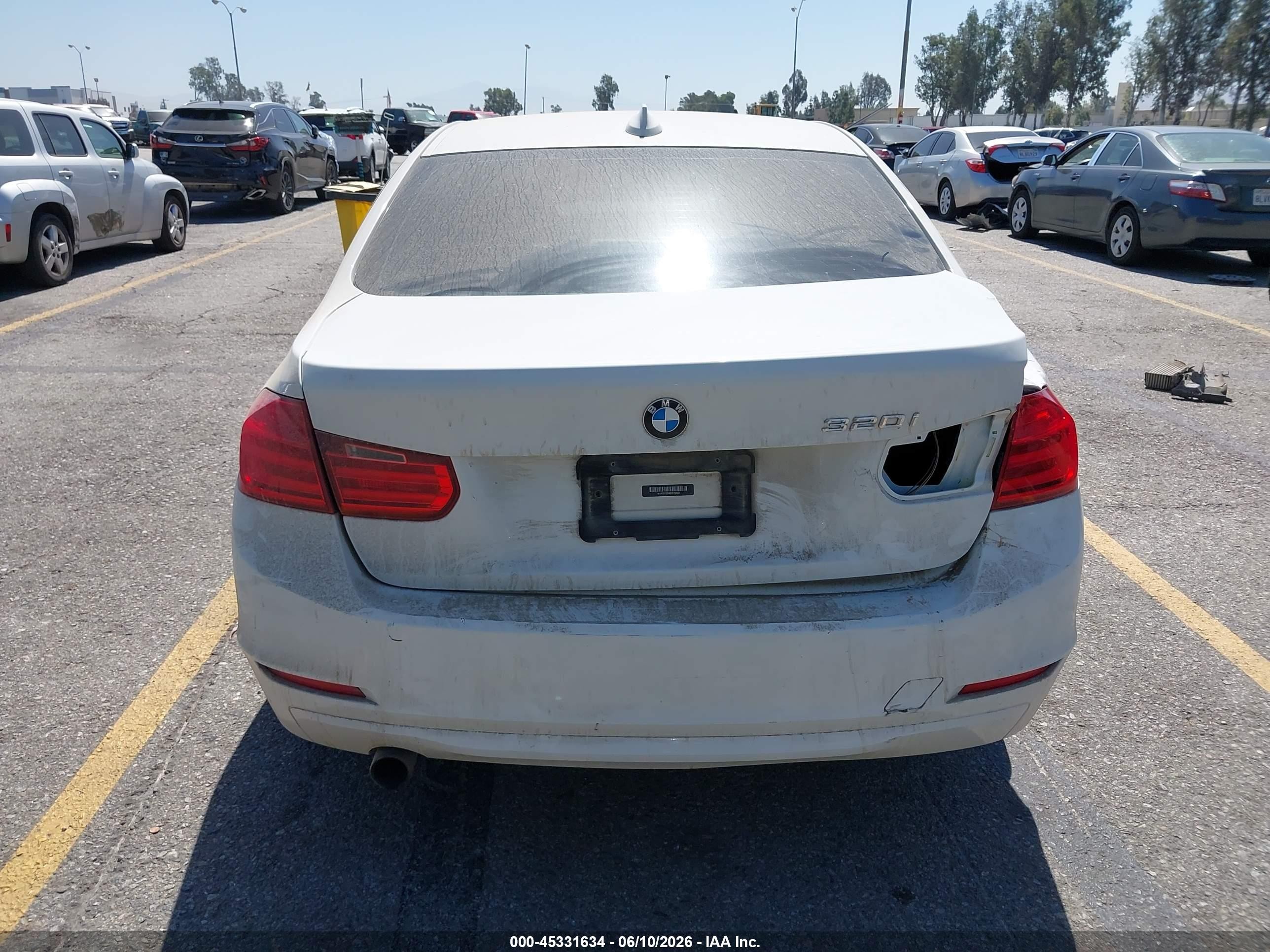 2014 Bmw 320i   White vin: WBA3B1C54EP679402