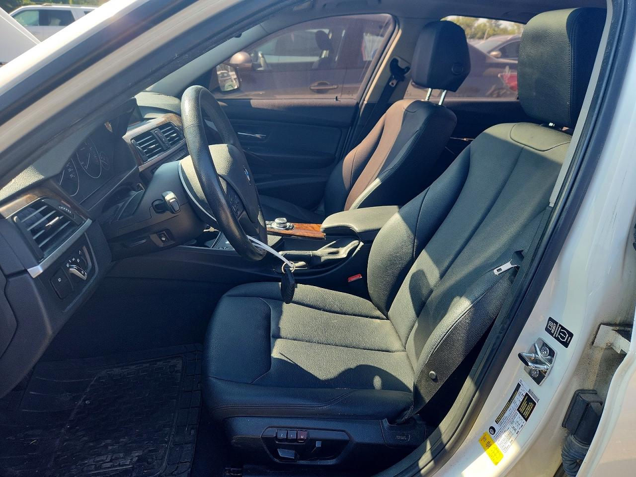 2012 Bmw 320 I White vin: WBA3B1C55CF461214