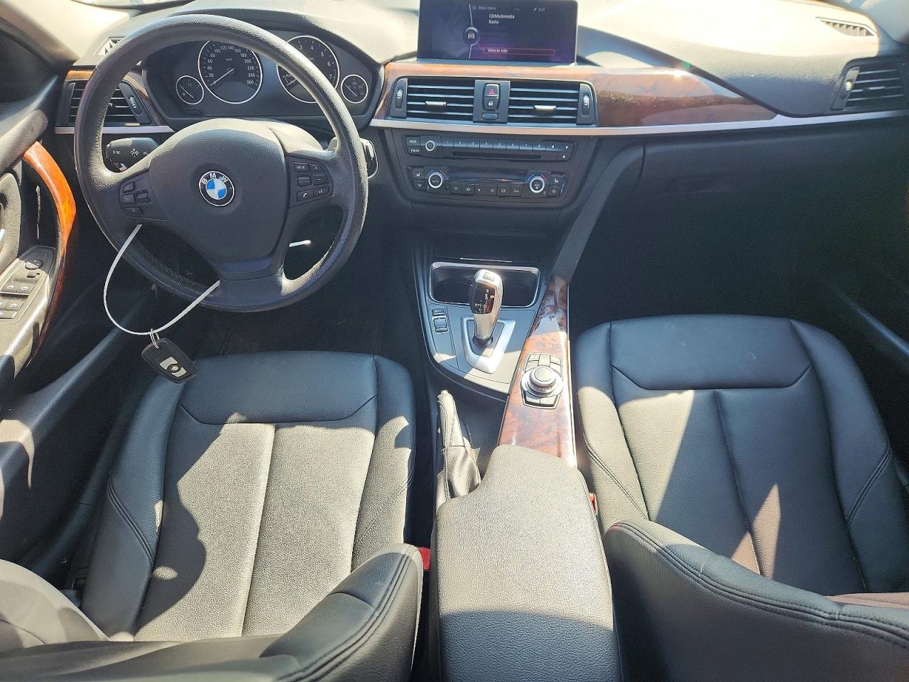 2012 Bmw 320 I White vin: WBA3B1C55CF461214