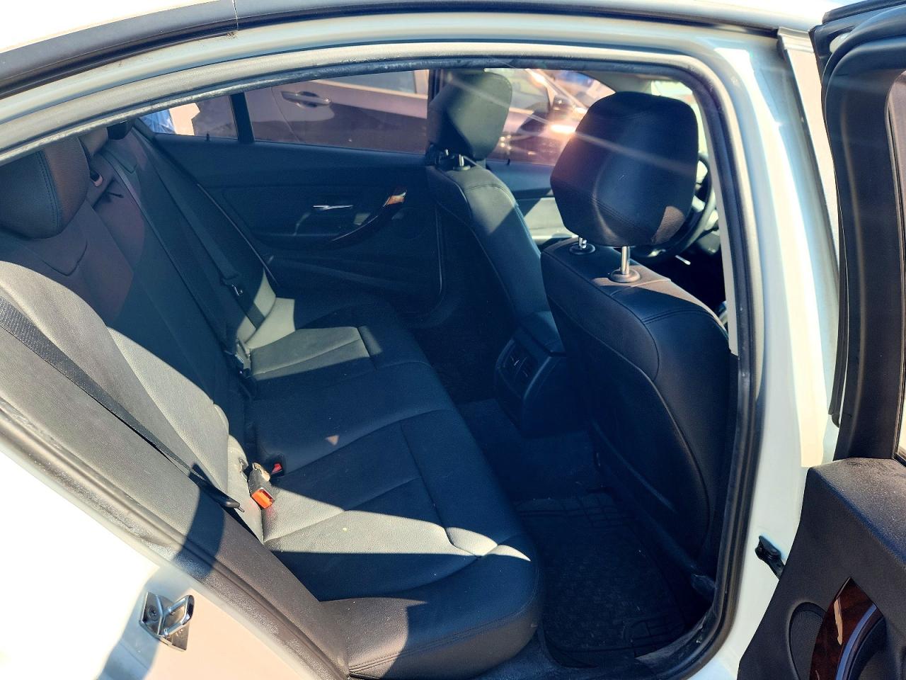 2012 Bmw 320 I White vin: WBA3B1C55CF461214