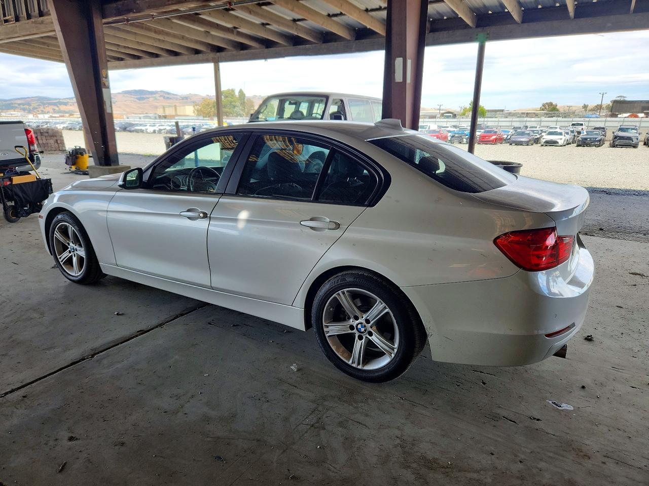 2015 Bmw 320 I White vin: WBA3B1C55FK137028